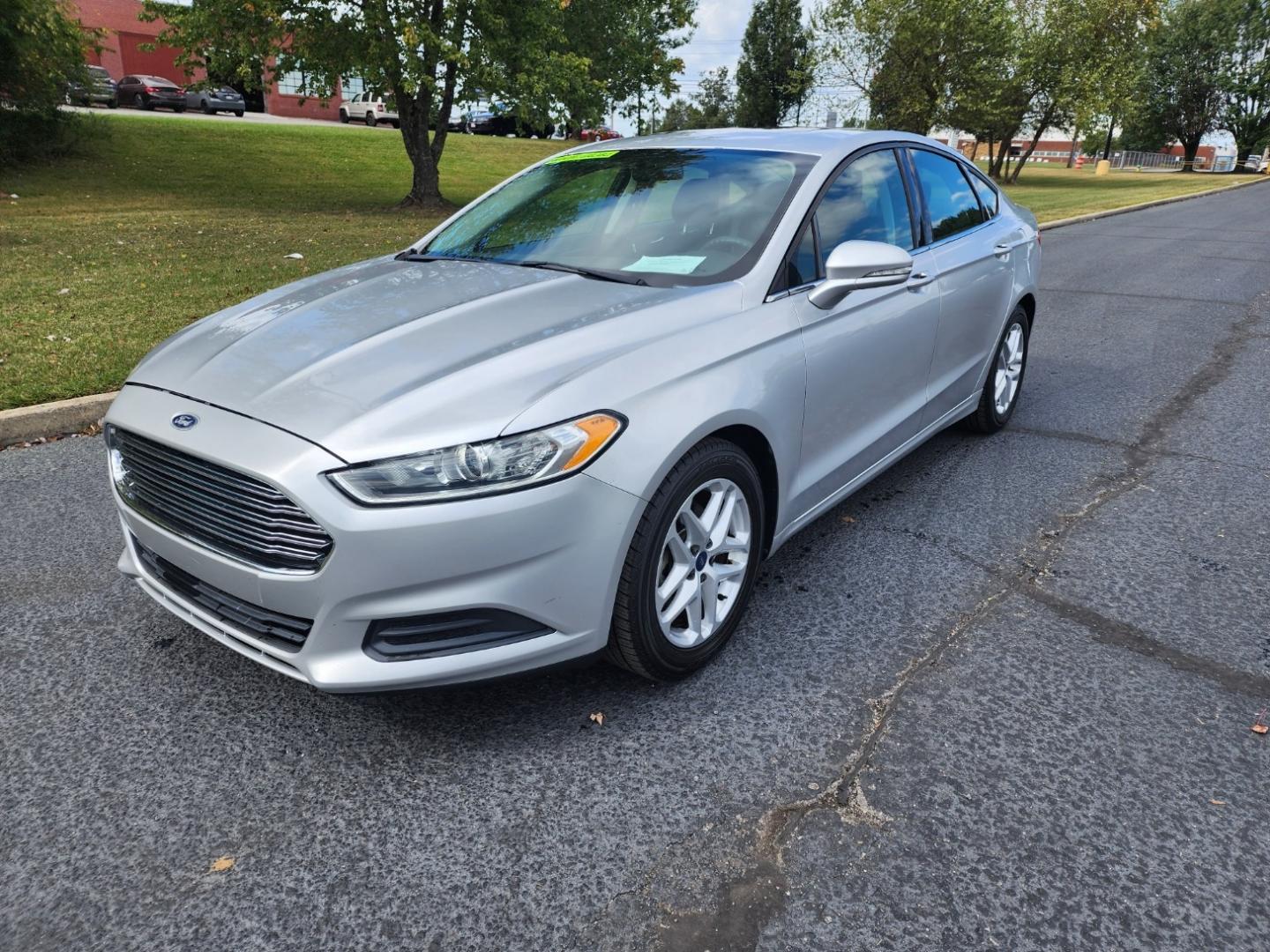 2013 Silver /Black Ford Fusion SE (3FA6P0HR8DR) with an 1.6L L4 DOHC 16V engine, Automatic transmission, located at 1221 Madison St., Shelbyville, TN, 37160, (931) 680-9439, 0.000000, 0.000000 - Photo#0