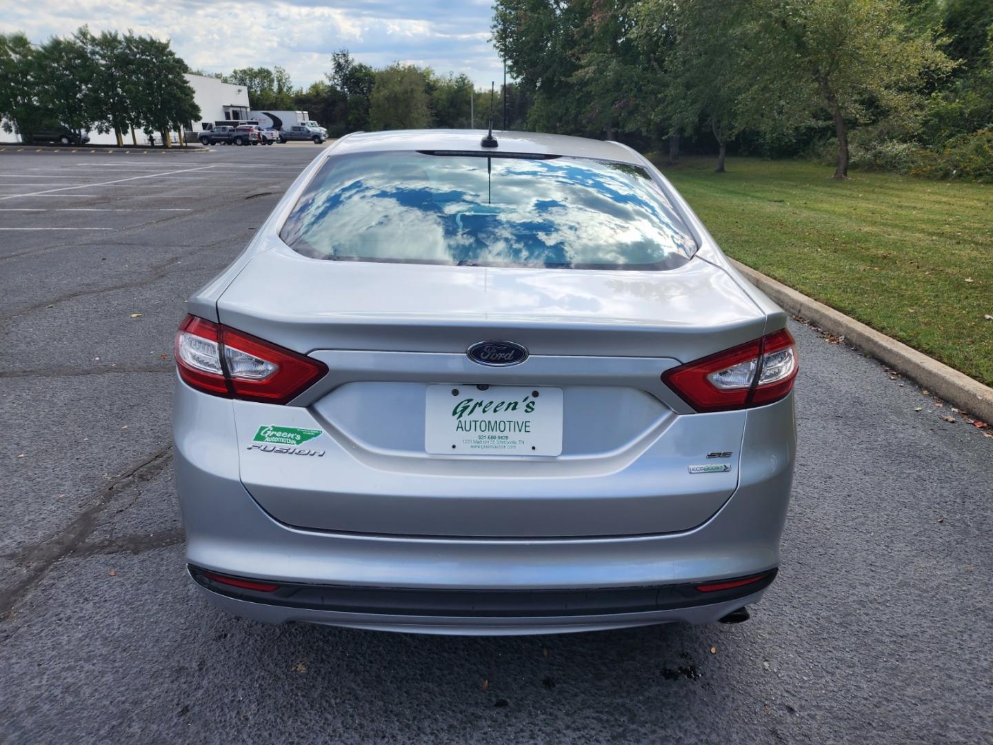 2013 Silver /Black Ford Fusion SE (3FA6P0HR8DR) with an 1.6L L4 DOHC 16V engine, Automatic transmission, located at 1221 Madison St., Shelbyville, TN, 37160, (931) 680-9439, 0.000000, 0.000000 - Photo#2