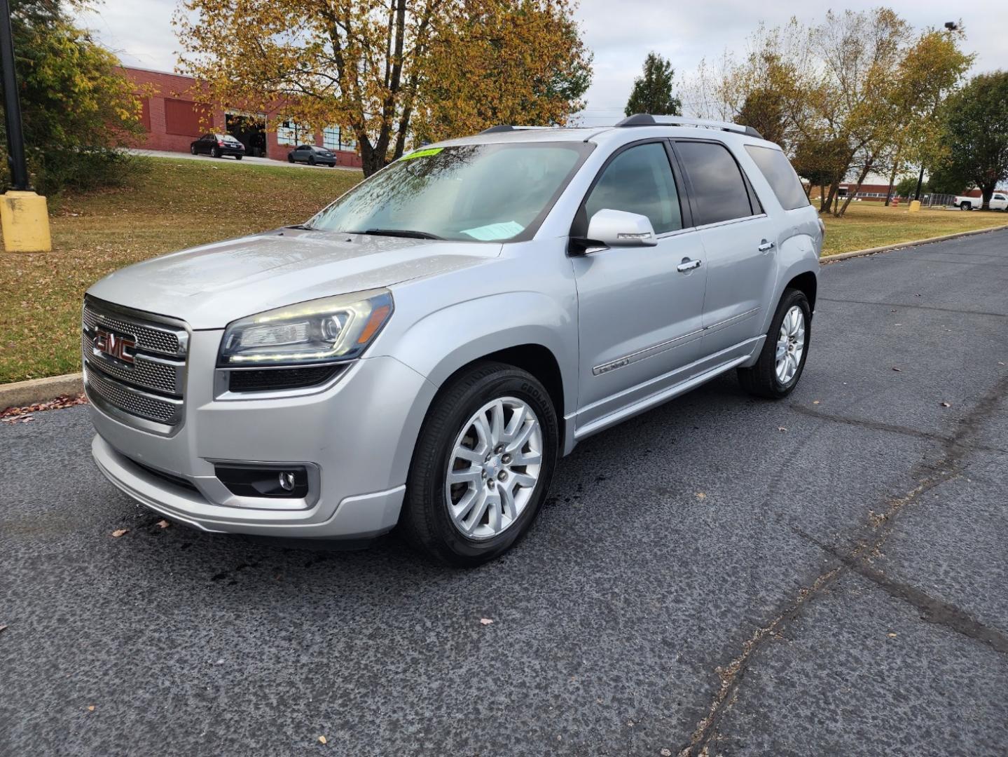 2015 Silver /Black GMC Acadia Denali FWD (1GKKRTKDXFJ) with an 3.6L V6 DOHC 24V engine, 6-Speed Automatic transmission, located at 1221 Madison St., Shelbyville, TN, 37160, (931) 680-9439, 0.000000, 0.000000 - Photo#0