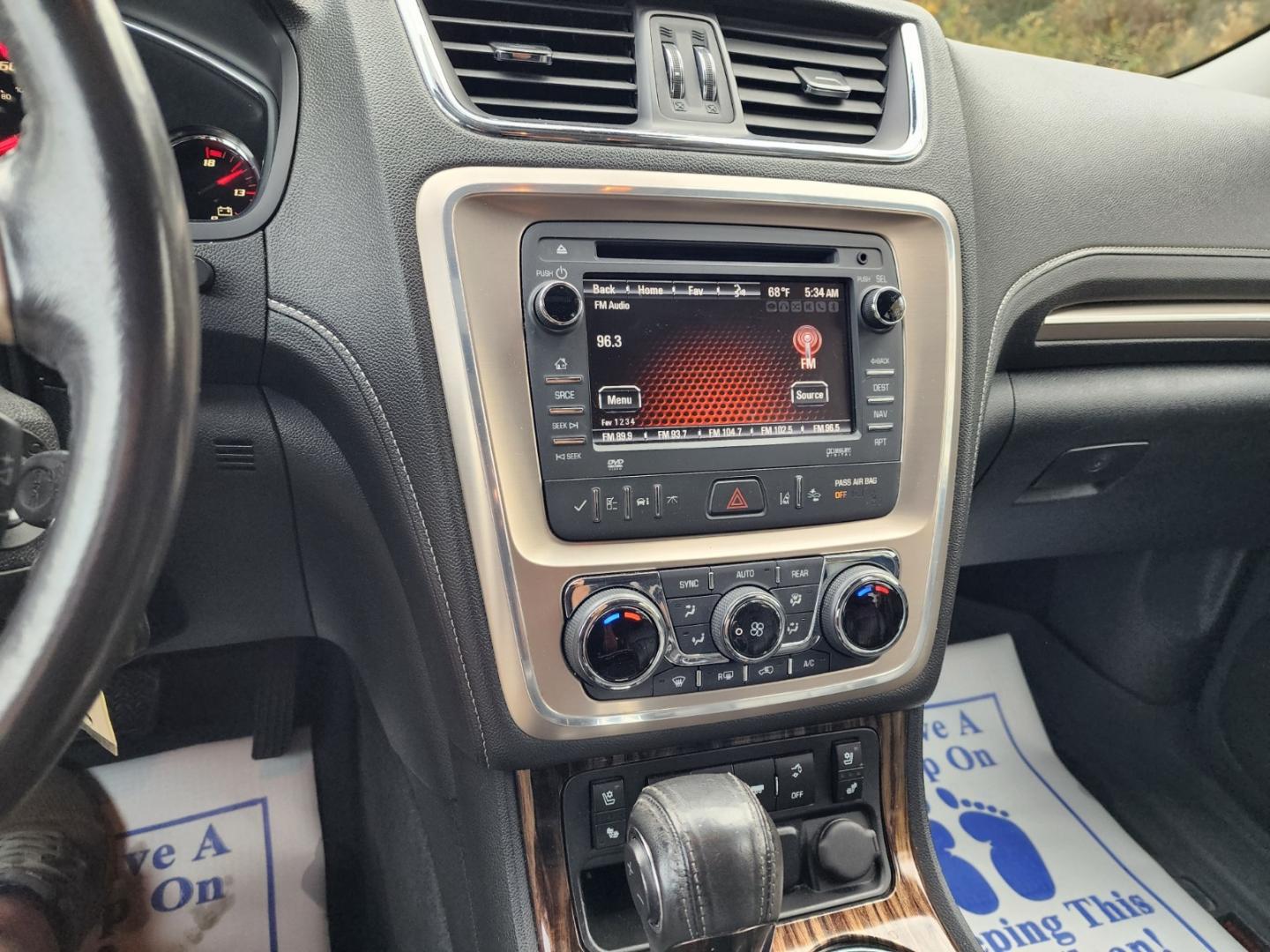 2015 Silver /Black GMC Acadia Denali FWD (1GKKRTKDXFJ) with an 3.6L V6 DOHC 24V engine, 6-Speed Automatic transmission, located at 1221 Madison St., Shelbyville, TN, 37160, (931) 680-9439, 0.000000, 0.000000 - Photo#9