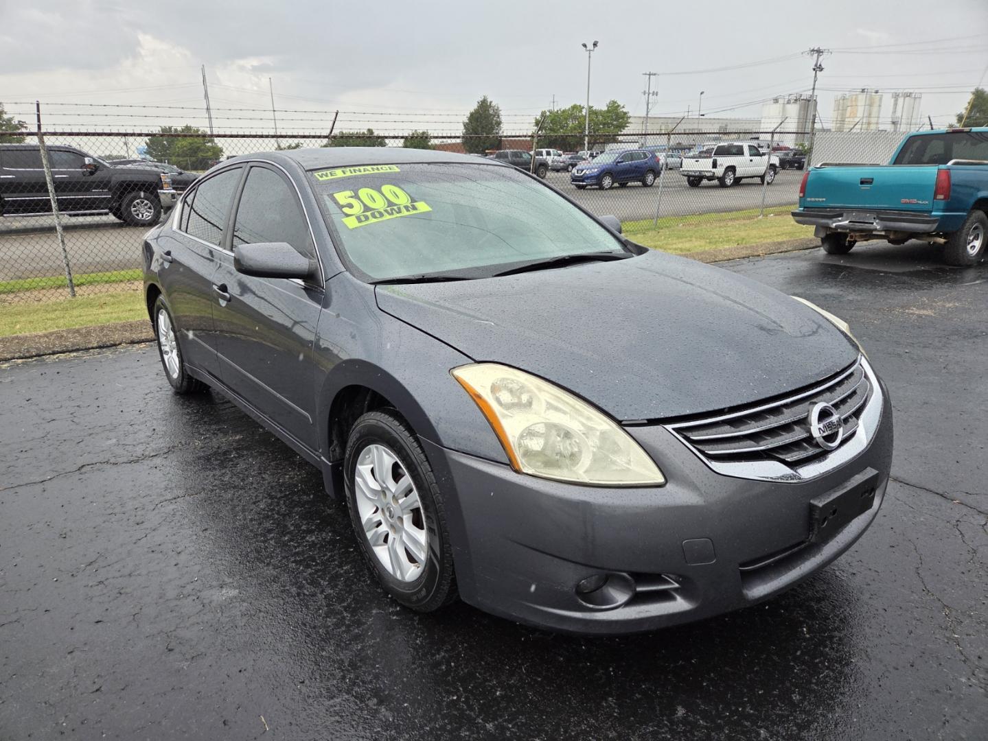 2011 Gray /Black Nissan Altima S (1N4AL2AP7BN) with an 2.5 4cyl. engine, Automatic transmission, located at 1221 Madison St., Shelbyville, TN, 37160, (931) 680-9439, 0.000000, 0.000000 - Photo#1