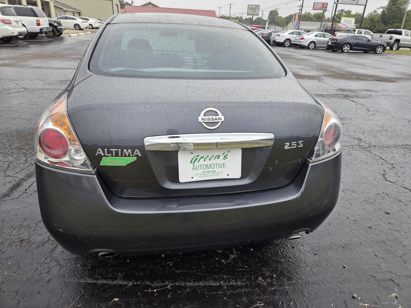 2011 Gray /Black Nissan Altima S (1N4AL2AP7BN) with an 2.5 4cyl. engine, Automatic transmission, located at 1221 Madison St., Shelbyville, TN, 37160, (931) 680-9439, 0.000000, 0.000000 - Photo#2