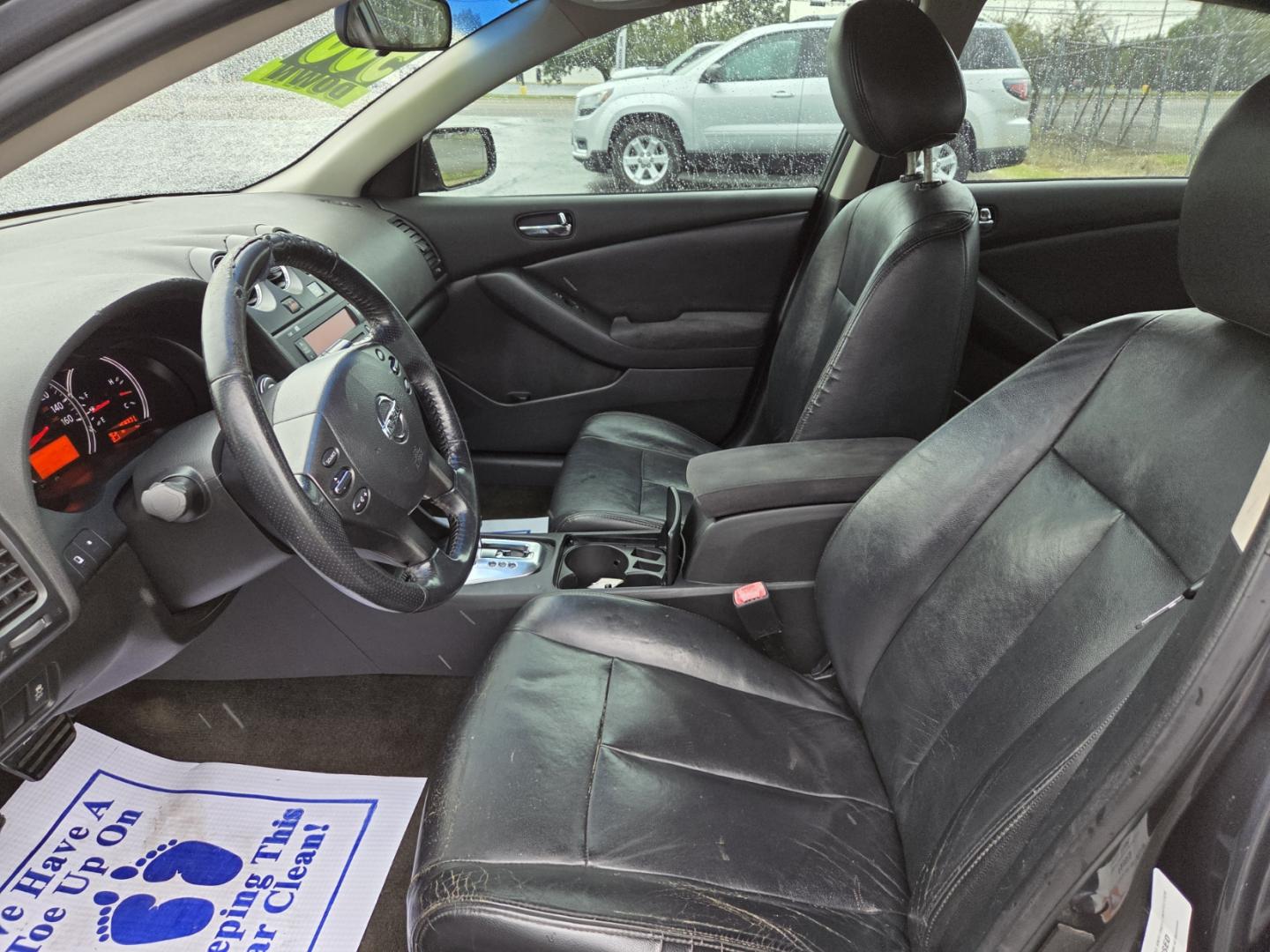2011 Gray /Black Nissan Altima S (1N4AL2AP7BN) with an 2.5 4cyl. engine, Automatic transmission, located at 1221 Madison St., Shelbyville, TN, 37160, (931) 680-9439, 0.000000, 0.000000 - Photo#4
