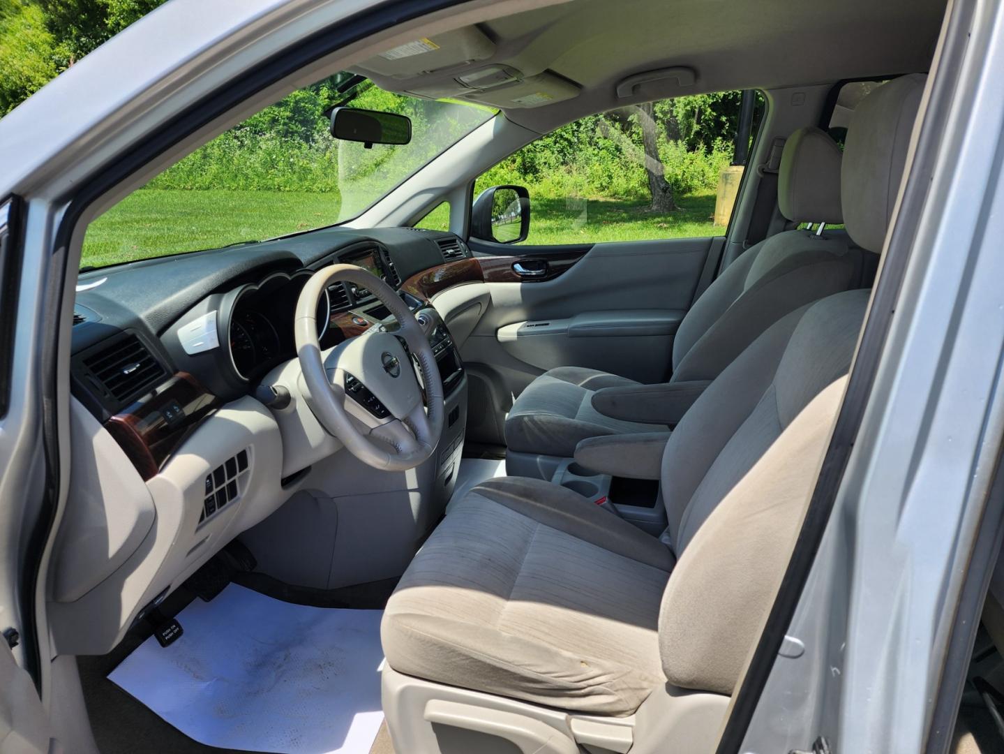 2017 Silver /Gray Nissan Quest S (JN8AE2KPXH9) with an 3.5L V6 DOHC 24V engine, CVT transmission, located at 1221 Madison St., Shelbyville, TN, 37160, (931) 680-9439, 0.000000, 0.000000 - Photo#6