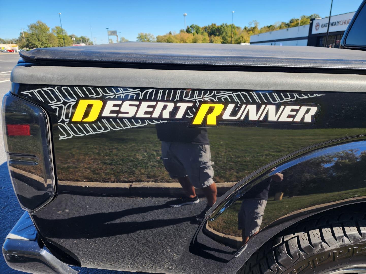 2013 BLACK /Gray Nissan Frontier SV V6 King Cab 2WD (1N6AD0CU7DN) with an 4.0L V6 DOHC 24V engine, 6-Speed Manual transmission, located at 1221 Madison St., Shelbyville, TN, 37160, (931) 680-9439, 0.000000, 0.000000 - Photo#2