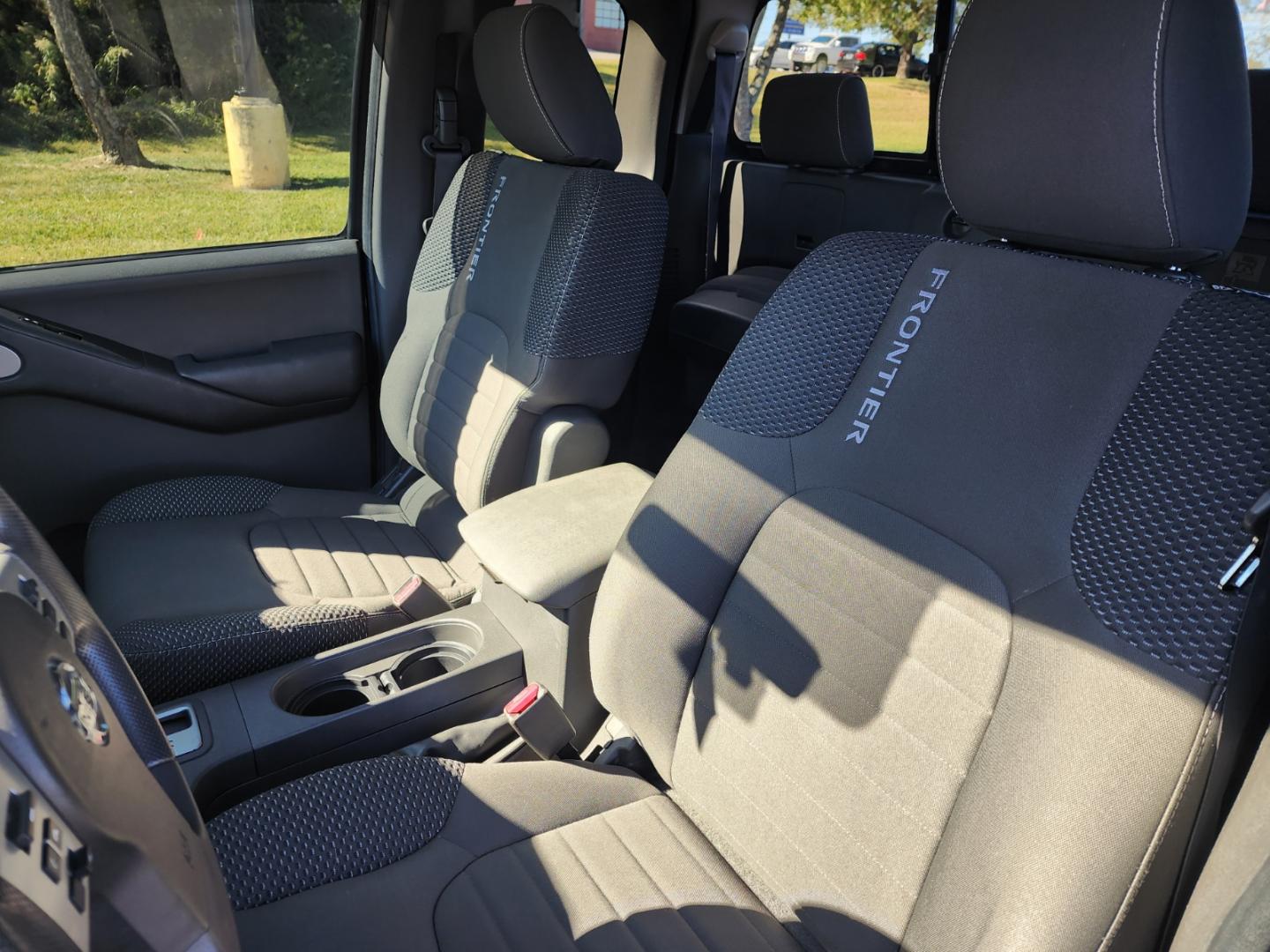 2013 BLACK /Gray Nissan Frontier SV V6 King Cab 2WD (1N6AD0CU7DN) with an 4.0L V6 DOHC 24V engine, 6-Speed Manual transmission, located at 1221 Madison St., Shelbyville, TN, 37160, (931) 680-9439, 0.000000, 0.000000 - Photo#6