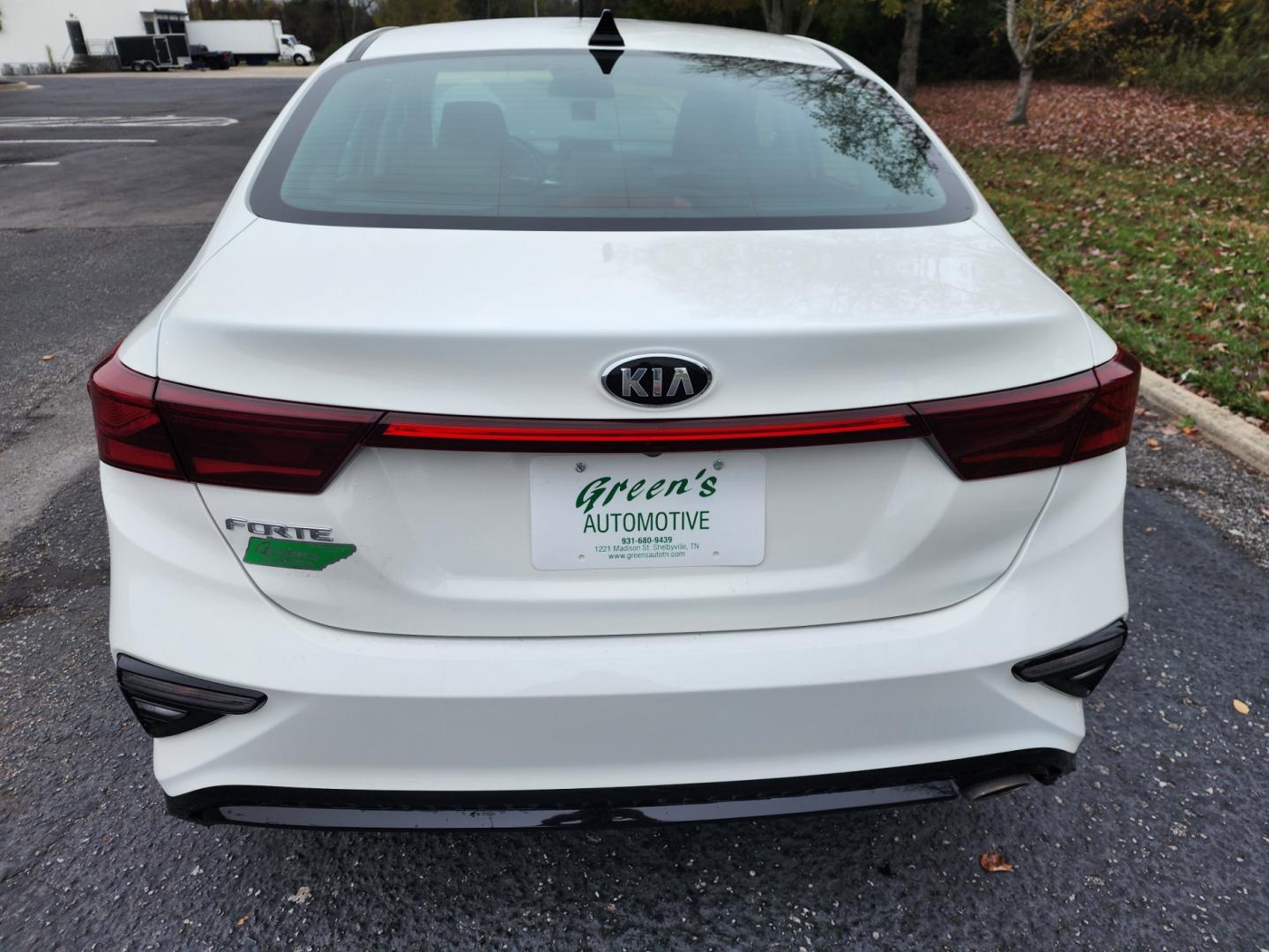 2020 WHITE /Gray Kia Forte FE 6M (3KPF24AD7LE) with an 2.0L L4 DOHC 16V engine, 6M transmission, located at 1221 Madison St., Shelbyville, TN, 37160, (931) 680-9439, 0.000000, 0.000000 - Photo#2