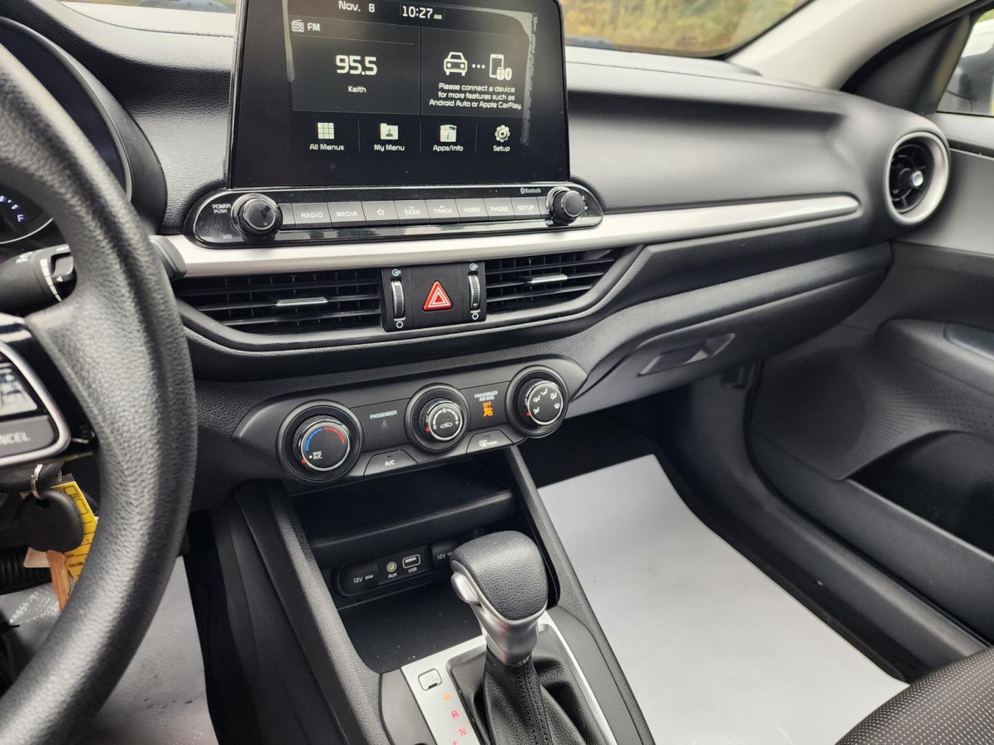 2020 WHITE /Gray Kia Forte FE 6M (3KPF24AD7LE) with an 2.0L L4 DOHC 16V engine, 6M transmission, located at 1221 Madison St., Shelbyville, TN, 37160, (931) 680-9439, 0.000000, 0.000000 - Photo#5