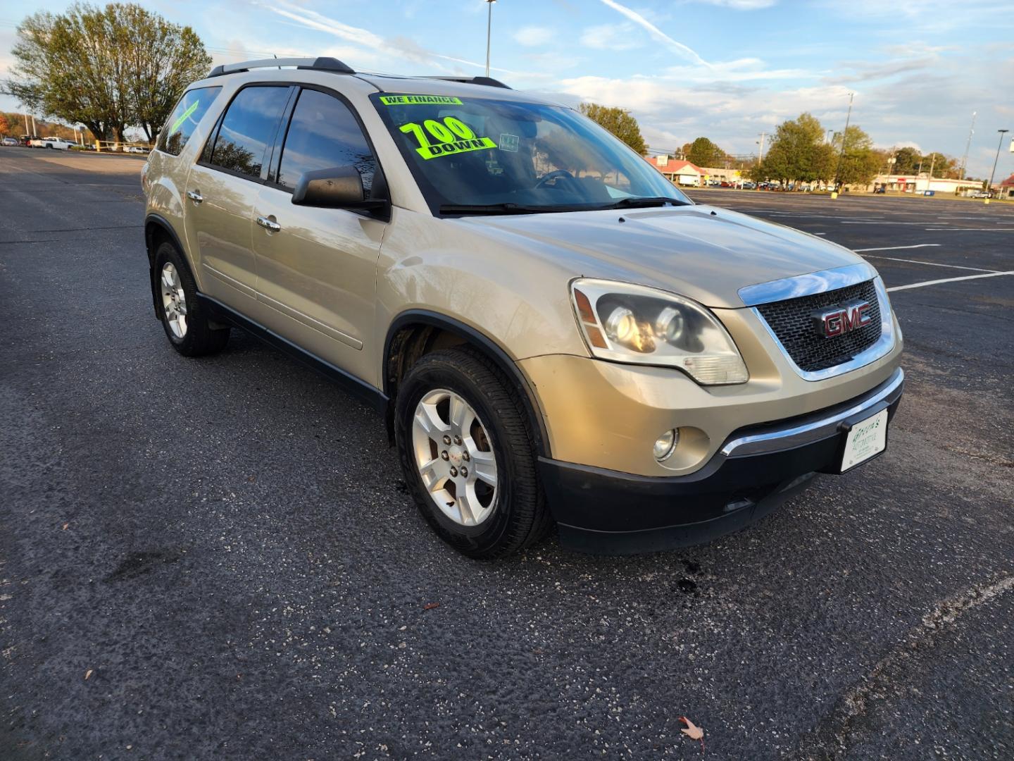 2011 Tan /Black GMC Acadia SLE-2 FWD (1GKKRPED6BJ) with an 3.6L V6 DOHC 24V engine, 6-Speed Automatic transmission, located at 1221 Madison St., Shelbyville, TN, 37160, (931) 680-9439, 0.000000, 0.000000 - Photo#1