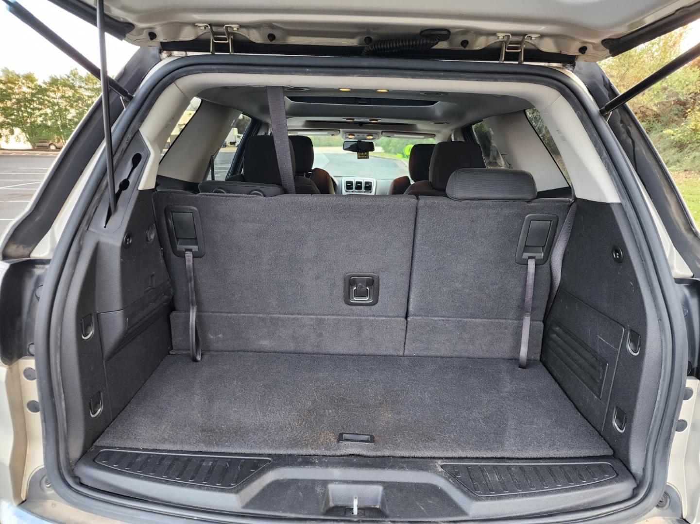 2011 Tan /Black GMC Acadia SLE-2 FWD (1GKKRPED6BJ) with an 3.6L V6 DOHC 24V engine, 6-Speed Automatic transmission, located at 1221 Madison St., Shelbyville, TN, 37160, (931) 680-9439, 0.000000, 0.000000 - Photo#3
