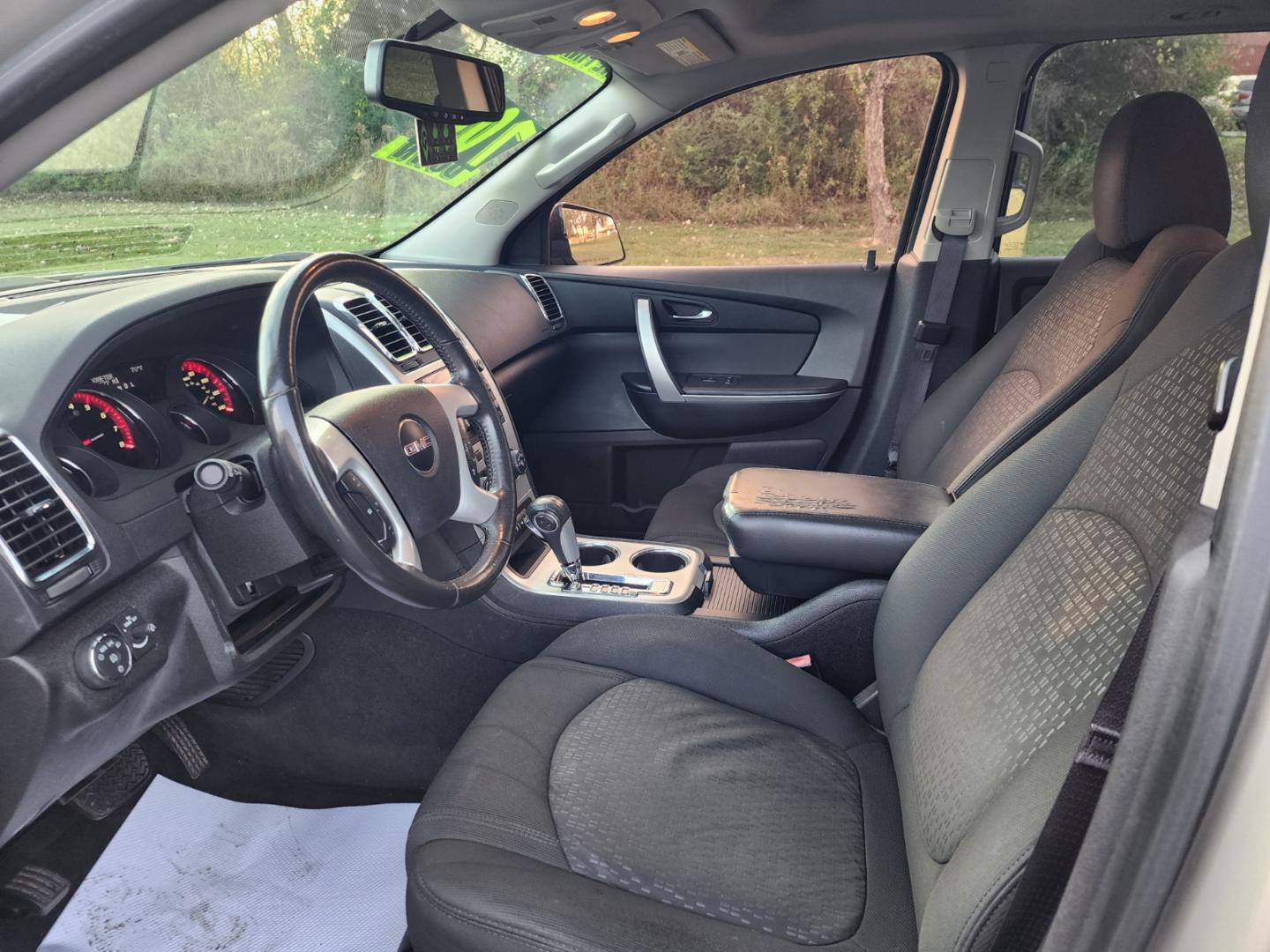 2011 Tan /Black GMC Acadia SLE-2 FWD (1GKKRPED6BJ) with an 3.6L V6 DOHC 24V engine, 6-Speed Automatic transmission, located at 1221 Madison St., Shelbyville, TN, 37160, (931) 680-9439, 0.000000, 0.000000 - Photo#7
