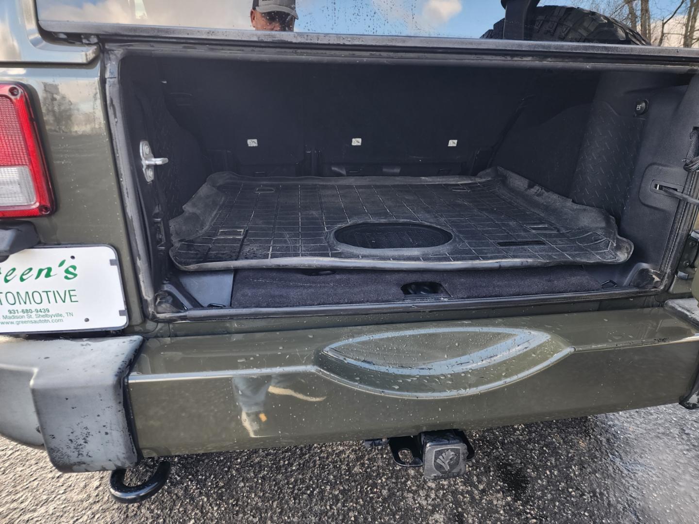 2016 Green /Black Jeep Wrangler Unlimited Sahara 4WD (1C4BJWEG7GL) with an 3.6L V6 DOHC 24V FFV engine, Automatic transmission, located at 1221 Madison St., Shelbyville, TN, 37160, (931) 680-9439, 0.000000, 0.000000 - Photo#3