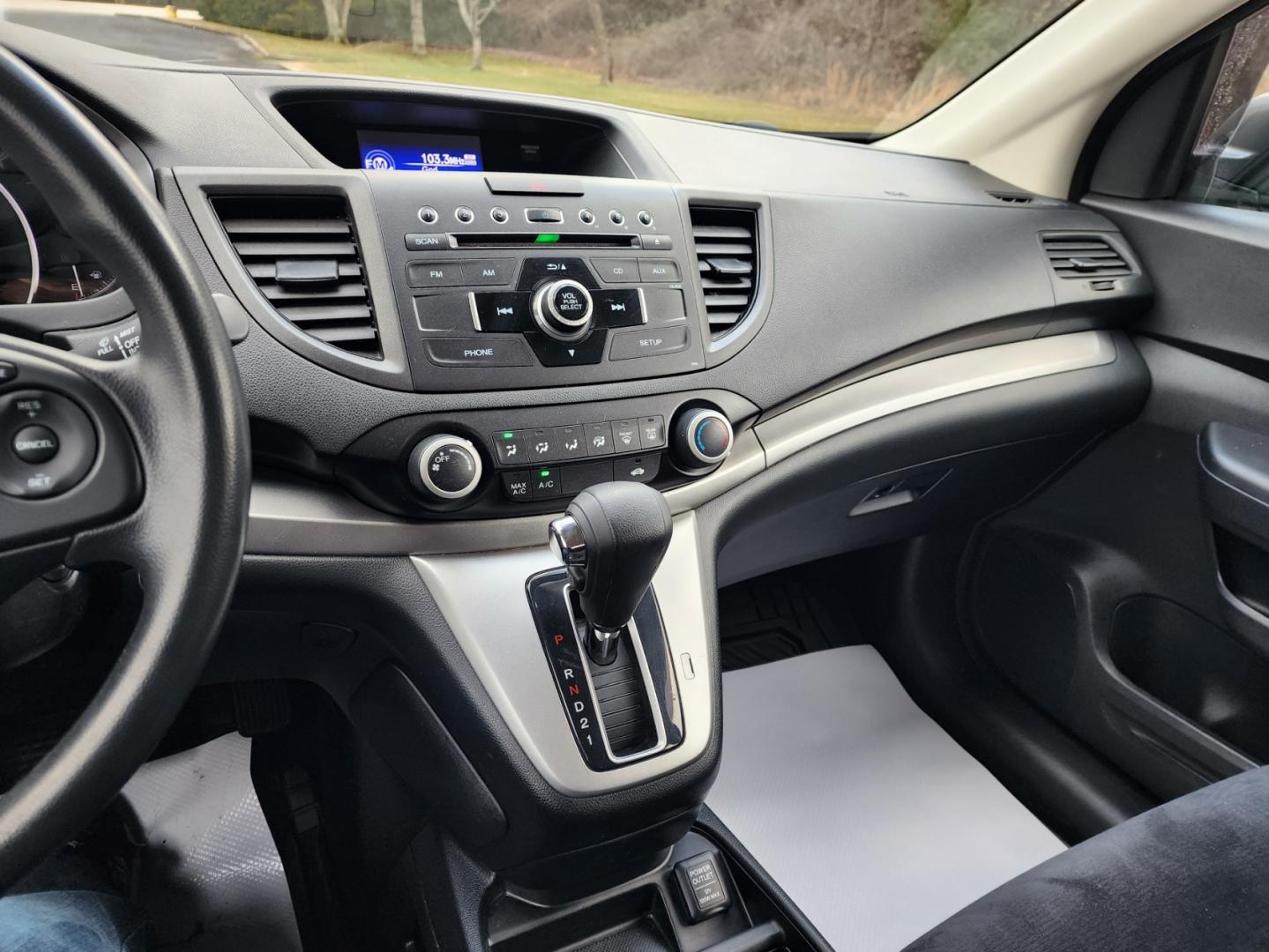 2012 BLACK /Black Honda CR-V LX 4WD 5-Speed AT (2HKRM4H32CH) with an 2.4L L4 DOHC 16V engine, 5-Speed Automatic transmission, located at 1221 Madison St., Shelbyville, TN, 37160, (931) 680-9439, 0.000000, 0.000000 - Photo#6