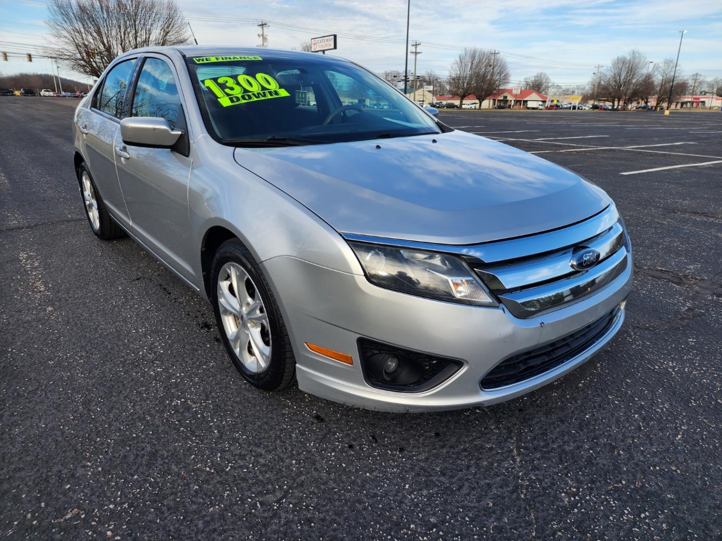 2012 Silver /Gray Ford Fusion SE (3FAHP0HA2CR) with an 2.5L L4 DOHC 16V engine, Automatic transmission, located at 1221 Madison St., Shelbyville, TN, 37160, (931) 680-9439, 0.000000, 0.000000 - Photo#1