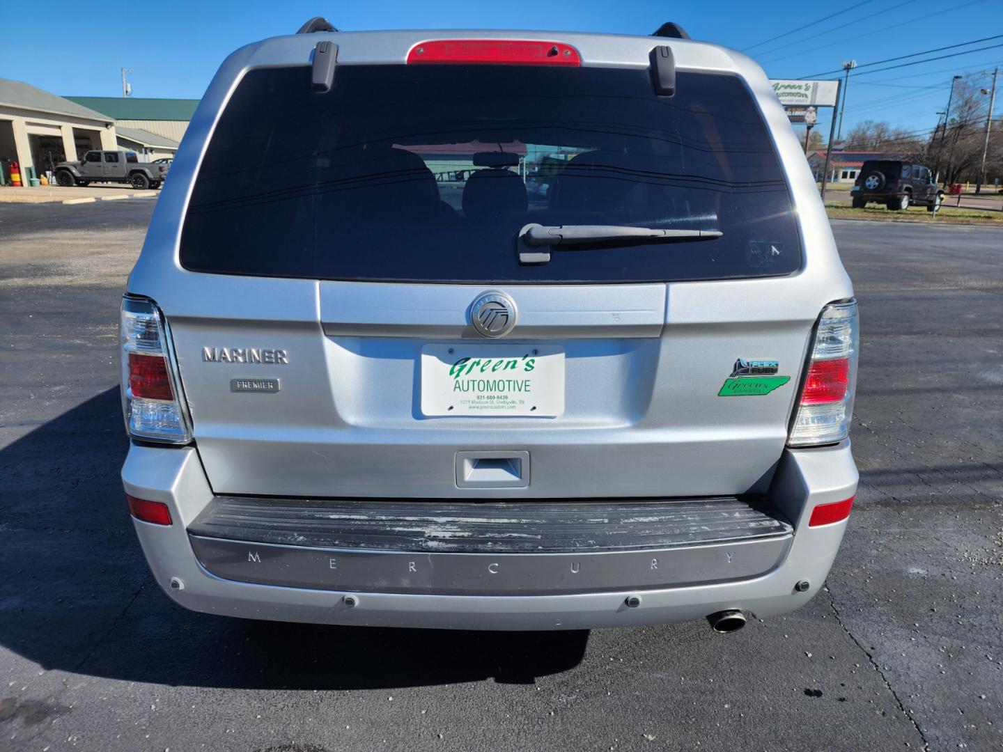 2010 Silver /Black Mercury Mariner Premier V6 2WD (4M2CN8HG3AK) with an 3.0 V-6 engine, 6-Speed Automatic transmission, located at 1221 Madison St., Shelbyville, TN, 37160, (931) 680-9439, 0.000000, 0.000000 - Photo#2