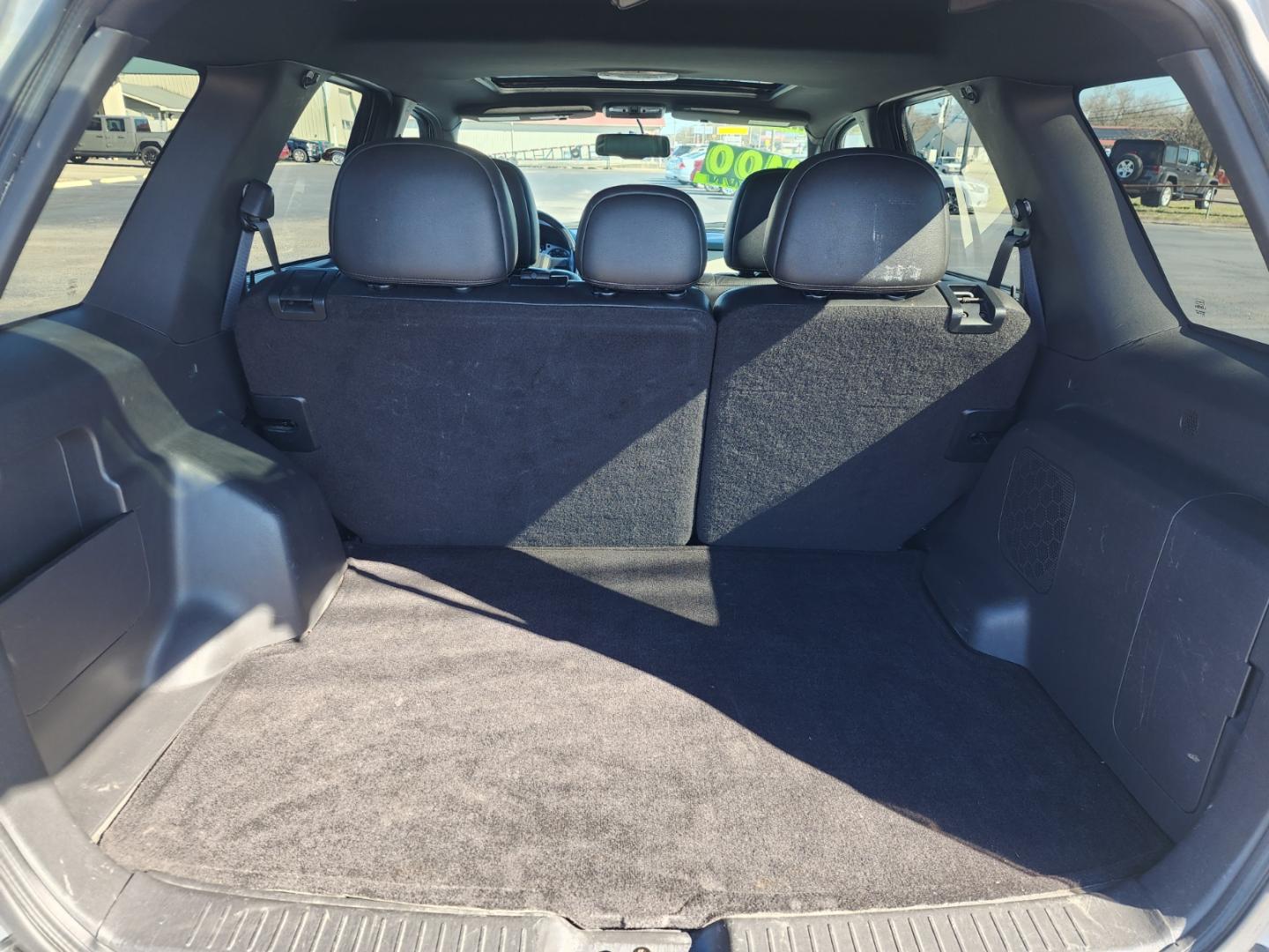 2010 Silver /Black Mercury Mariner Premier V6 2WD (4M2CN8HG3AK) with an 3.0 V-6 engine, 6-Speed Automatic transmission, located at 1221 Madison St., Shelbyville, TN, 37160, (931) 680-9439, 0.000000, 0.000000 - Photo#3