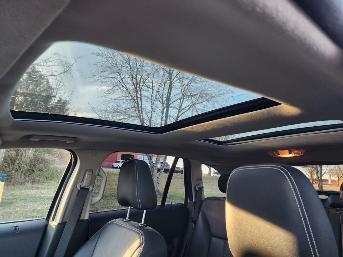 2010 Silver /Black Ford Edge Limited FWD (2FMDK3KC7AB) with an 3.5L V6 DOHC 24V engine, 6-Speed Automatic transmission, located at 1221 Madison St., Shelbyville, TN, 37160, (931) 680-9439, 0.000000, 0.000000 - Photo#7