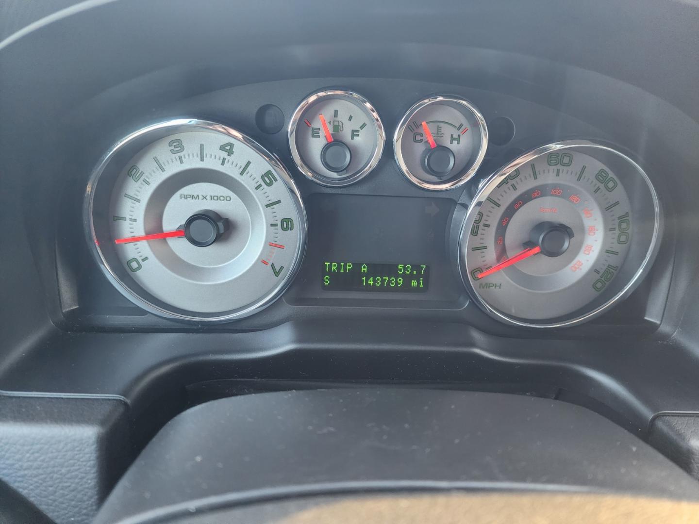 2010 Silver /Black Ford Edge Limited FWD (2FMDK3KC7AB) with an 3.5L V6 DOHC 24V engine, 6-Speed Automatic transmission, located at 1221 Madison St., Shelbyville, TN, 37160, (931) 680-9439, 0.000000, 0.000000 - Photo#9