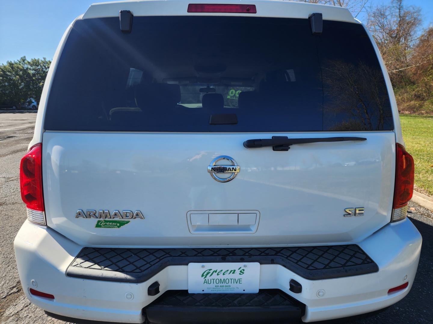 2008 WHITE /Beige Nissan Armada SE 2WD (5N1AA08D18N) with an 5.6L V8 DOHC 32V engine, 5-Speed Automatic Overdrive transmission, located at 1221 Madison St., Shelbyville, TN, 37160, (931) 680-9439, 0.000000, 0.000000 - Photo#2