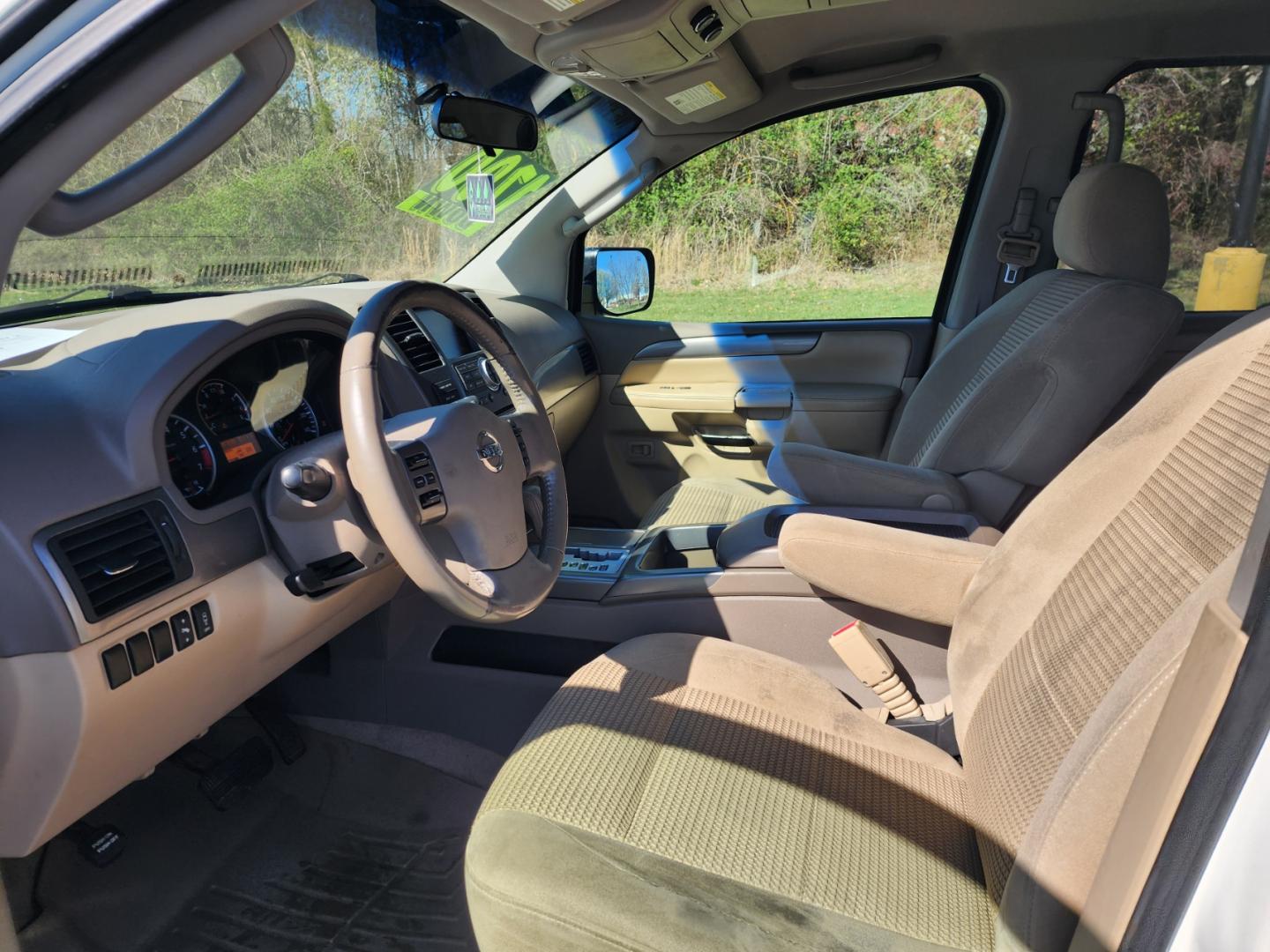 2008 WHITE /Beige Nissan Armada SE 2WD (5N1AA08D18N) with an 5.6L V8 DOHC 32V engine, 5-Speed Automatic Overdrive transmission, located at 1221 Madison St., Shelbyville, TN, 37160, (931) 680-9439, 0.000000, 0.000000 - Photo#6