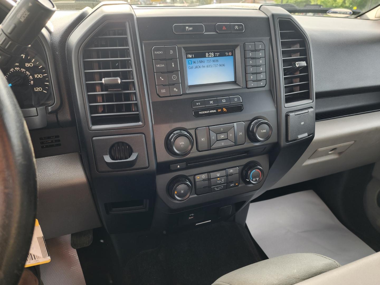 2018 BLACK /Gray Ford F-150 XL SuperCab 6.5-ft. Bed 2WD (1FTEX1CP8JK) with an 2.7L V6 DOHC 24V engine, 6A transmission, located at 1221 Madison St., Shelbyville, TN, 37160, (931) 680-9439, 0.000000, 0.000000 - Photo#5