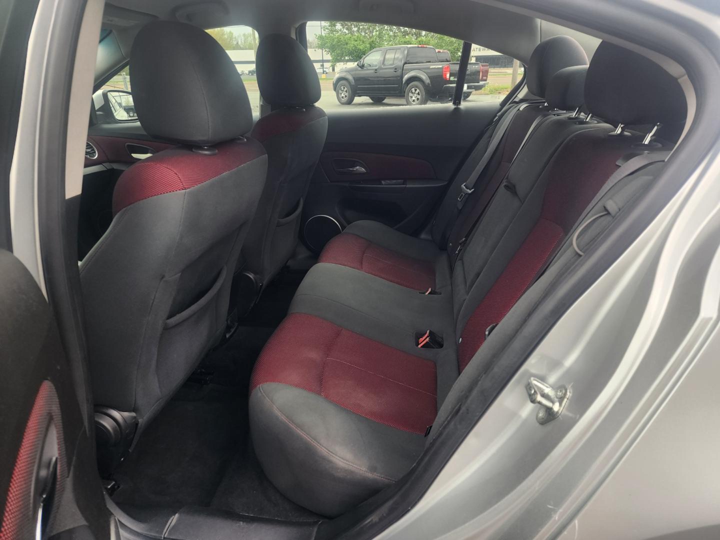 2011 Silver /Gray Chevrolet Cruze 1LT (1G1PE5S99B7) with an 1.4L L4 DOHC 16V engine, 6-Speed Automatic transmission, located at 1221 Madison St., Shelbyville, TN, 37160, (931) 680-9439, 0.000000, 0.000000 - Photo#3