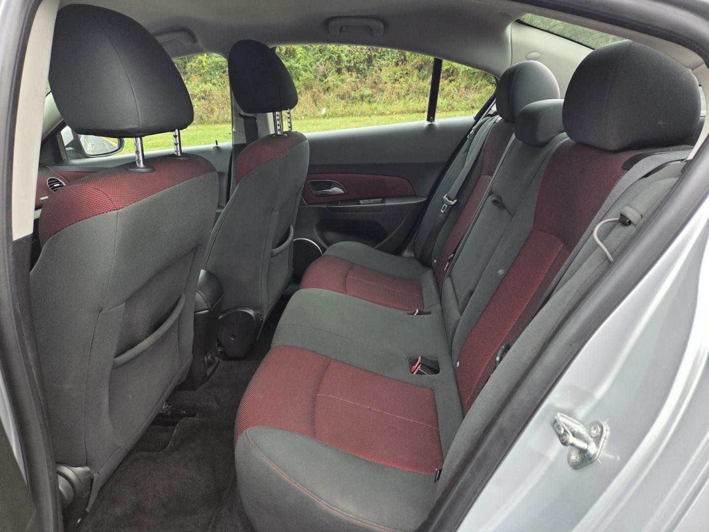 2011 Silver /Gray Chevrolet Cruze 1LT (1G1PE5S99B7) with an 1.4L L4 DOHC 16V engine, 6-Speed Automatic transmission, located at 1221 Madison St., Shelbyville, TN, 37160, (931) 680-9439, 0.000000, 0.000000 - Photo#3