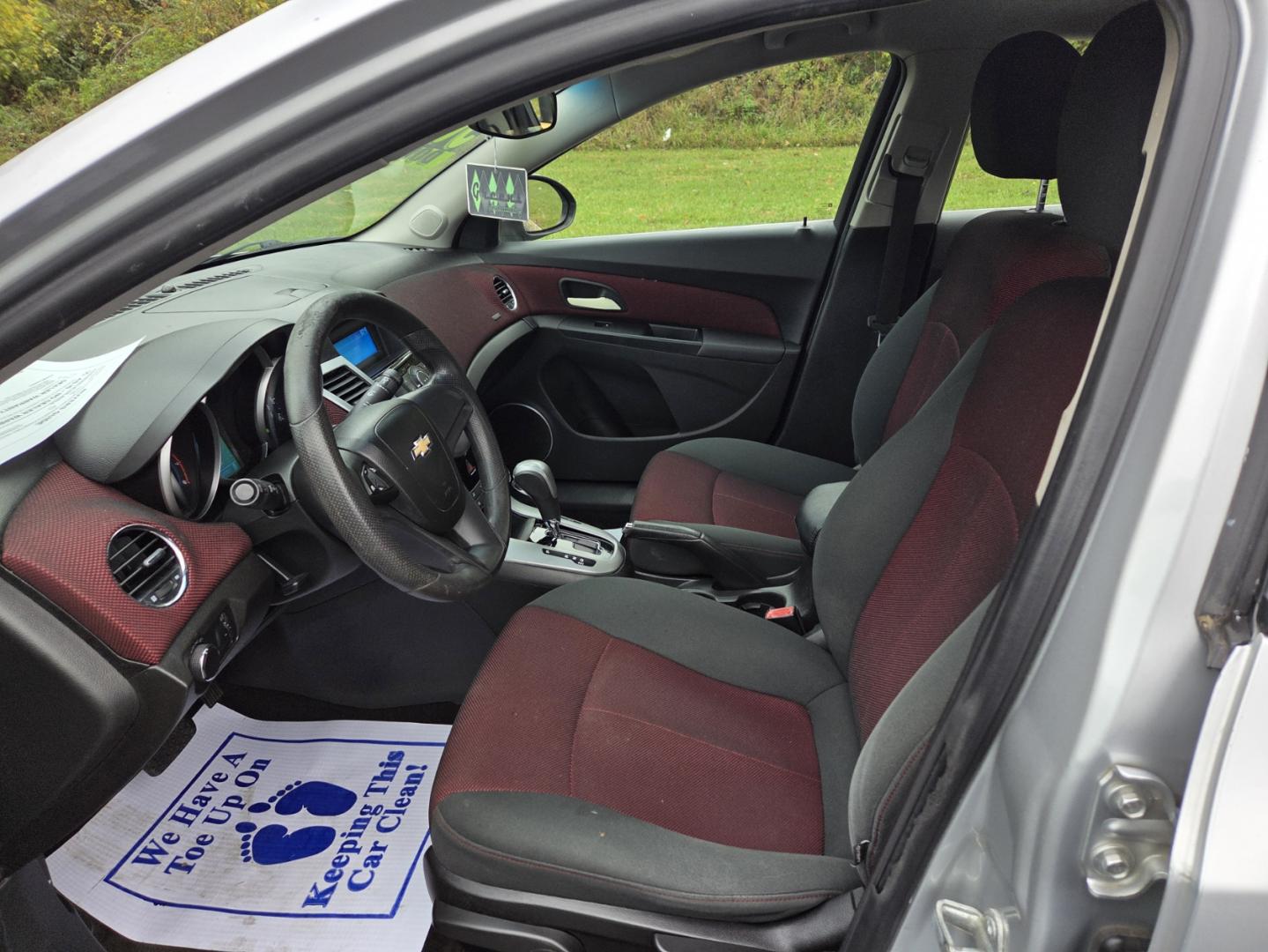 2011 Silver /Gray Chevrolet Cruze 1LT (1G1PE5S99B7) with an 1.4L L4 DOHC 16V engine, 6-Speed Automatic transmission, located at 1221 Madison St., Shelbyville, TN, 37160, (931) 680-9439, 0.000000, 0.000000 - Photo#4