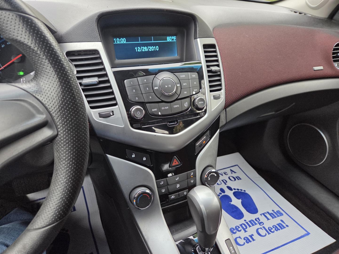 2011 Silver /Gray Chevrolet Cruze 1LT (1G1PE5S99B7) with an 1.4L L4 DOHC 16V engine, 6-Speed Automatic transmission, located at 1221 Madison St., Shelbyville, TN, 37160, (931) 680-9439, 0.000000, 0.000000 - Photo#5