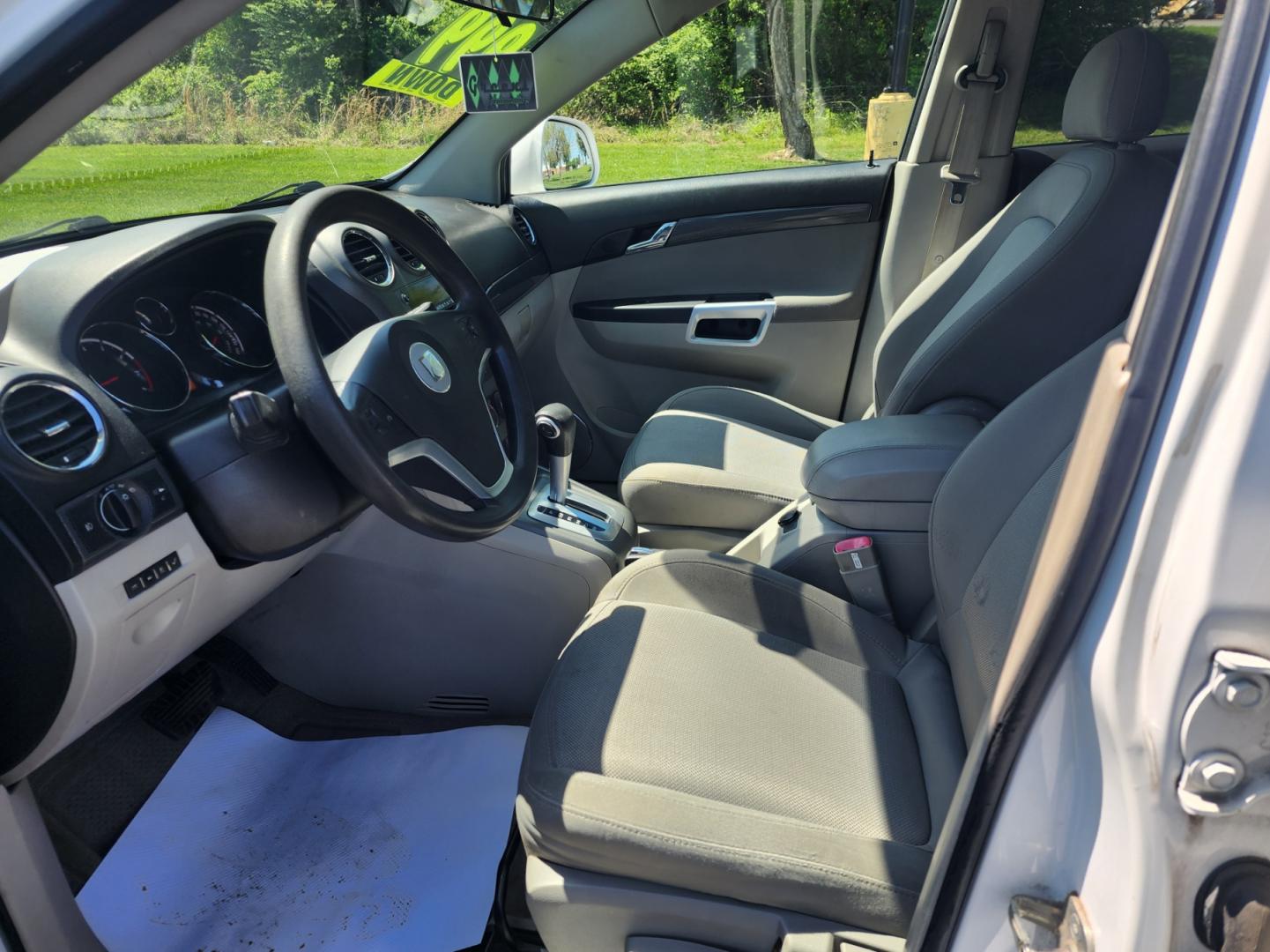 2009 WHITE /Gray Saturn VUE FWD XE (3GSCL33P29S) with an 2.4L L4 DOHC 16V engine, 4-Speed Automatic Overdrive transmission, located at 1221 Madison St., Shelbyville, TN, 37160, (931) 680-9439, 0.000000, 0.000000 - Photo#5