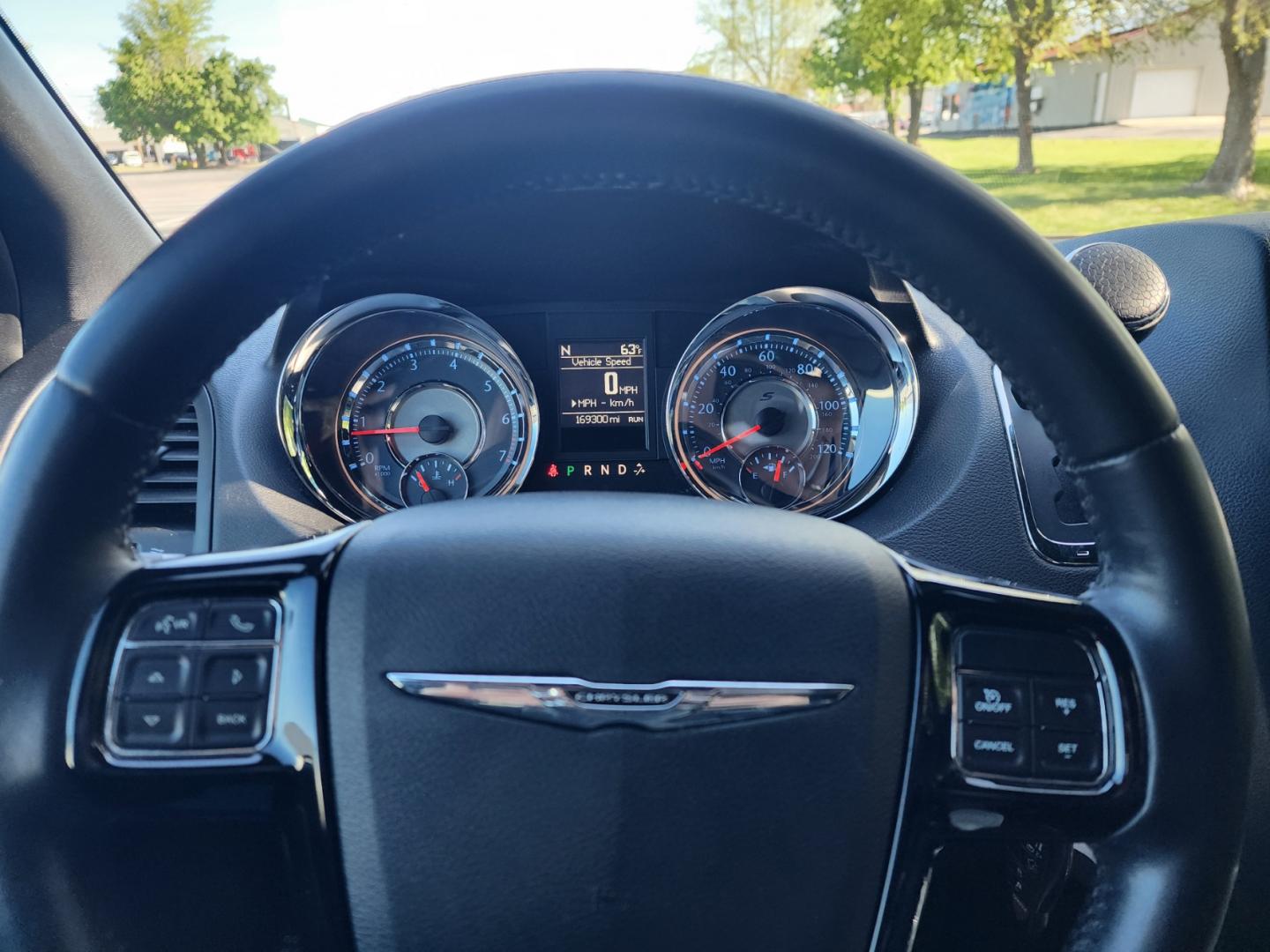 2016 Silver /Black Chrysler Town & Country S (2C4RC1HG5GR) with an 3.6L V6 DOHC 24V engine, 6A transmission, located at 1221 Madison St., Shelbyville, TN, 37160, (931) 680-9439, 0.000000, 0.000000 - Photo#11