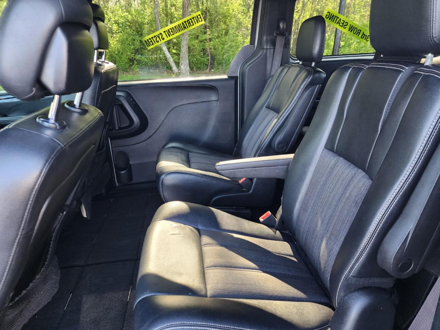 2016 Silver /Black Chrysler Town & Country S (2C4RC1HG5GR) with an 3.6L V6 DOHC 24V engine, 6A transmission, located at 1221 Madison St., Shelbyville, TN, 37160, (931) 680-9439, 0.000000, 0.000000 - Photo#6