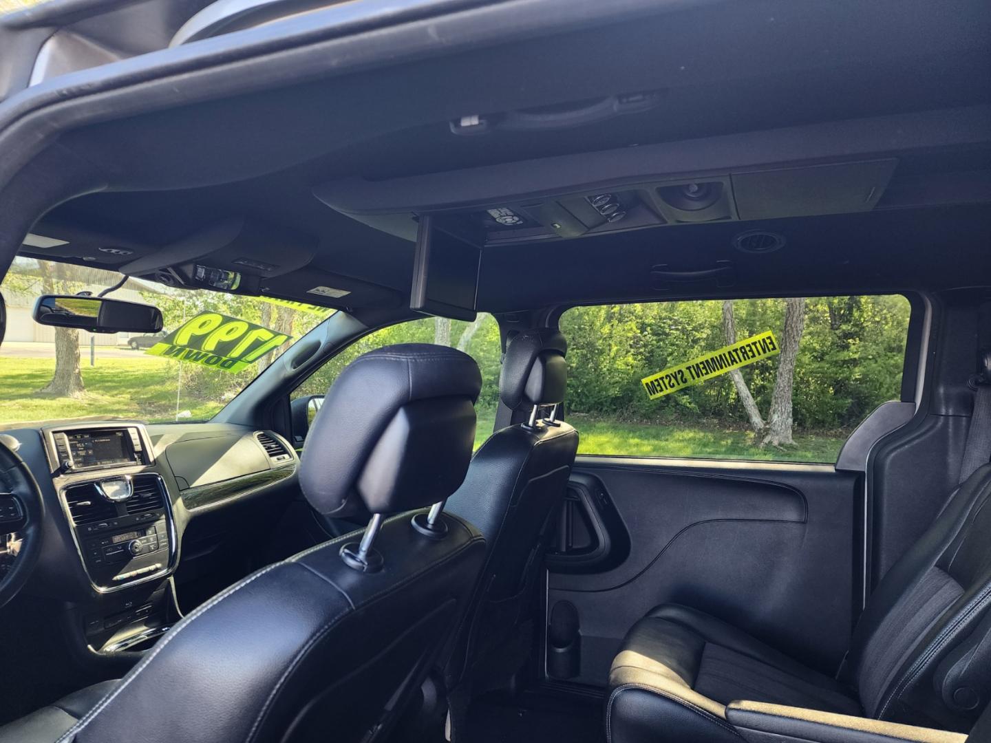 2016 Silver /Black Chrysler Town & Country S (2C4RC1HG5GR) with an 3.6L V6 DOHC 24V engine, 6A transmission, located at 1221 Madison St., Shelbyville, TN, 37160, (931) 680-9439, 0.000000, 0.000000 - Photo#7