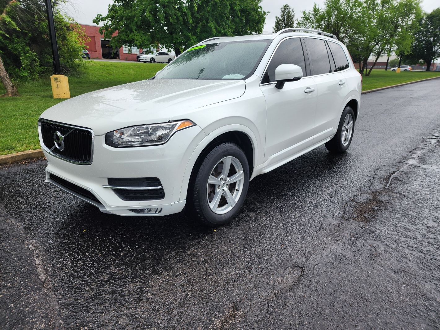 photo of 2016 Volvo XC90 T5 Momentum AWD