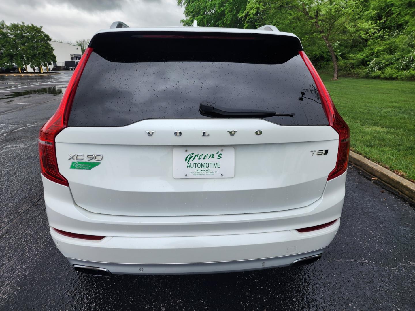 2016 WHITE /Black Volvo XC90 T5 Momentum AWD (YV4102XK7G1) with an 2.0L L4 DOHC 16V engine, 8A transmission, located at 1221 Madison St., Shelbyville, TN, 37160, (931) 680-9439, 0.000000, 0.000000 - Photo#2