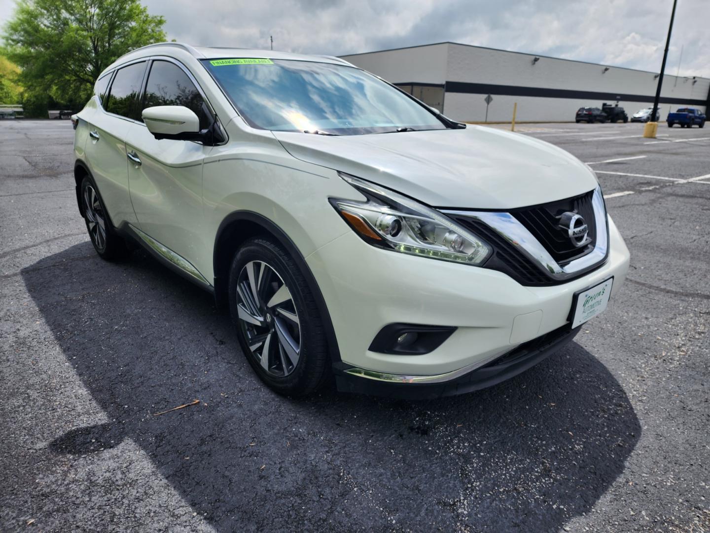 2017 WHITE /Brown Nissan Murano Platinum FWD (5N1AZ2MG1HN) with an 3.5L V6 DOHC 24V engine, CVT transmission, located at 1221 Madison St., Shelbyville, TN, 37160, (931) 680-9439, 0.000000, 0.000000 - Photo#1