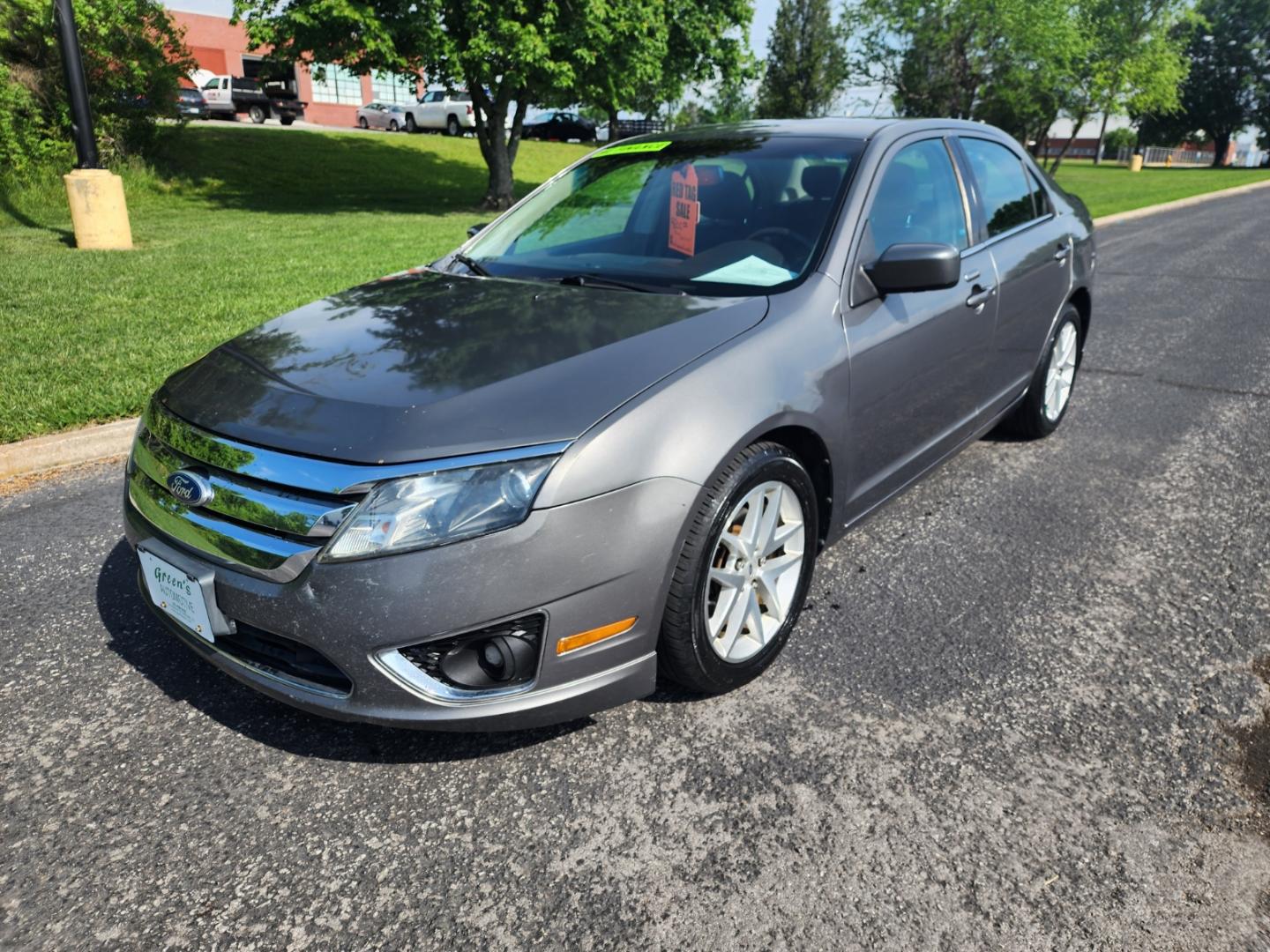 2011 Gray /Black Ford Fusion I4 SEL (3FAHP0JA5BR) with an 2.5L L4 DOHC 16V engine, Automatic transmission, located at 1221 Madison St., Shelbyville, TN, 37160, (931) 680-9439, 0.000000, 0.000000 - Photo#0