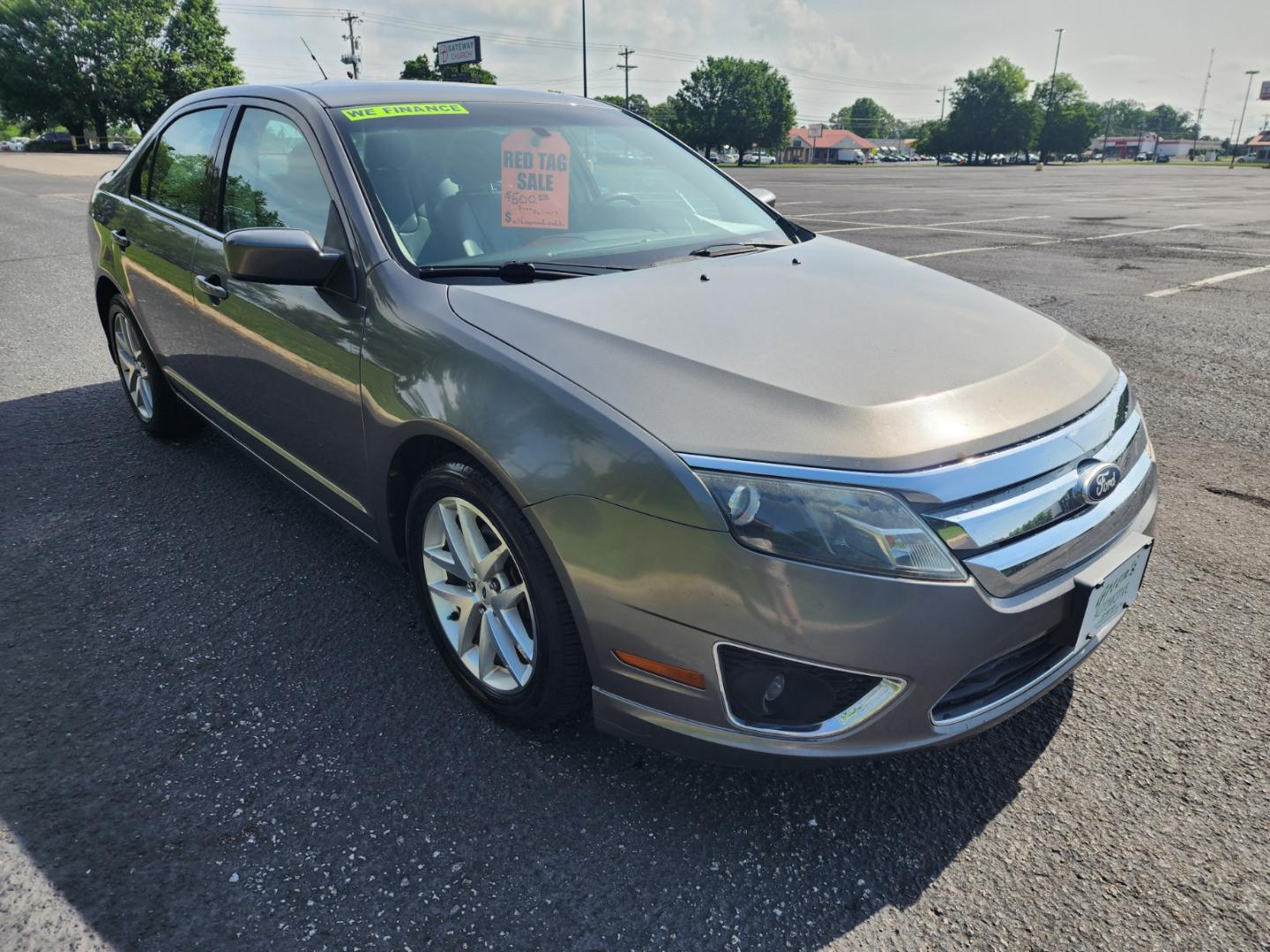 2011 Gray /Black Ford Fusion I4 SEL (3FAHP0JA5BR) with an 2.5L L4 DOHC 16V engine, Automatic transmission, located at 1221 Madison St., Shelbyville, TN, 37160, (931) 680-9439, 0.000000, 0.000000 - Photo#1
