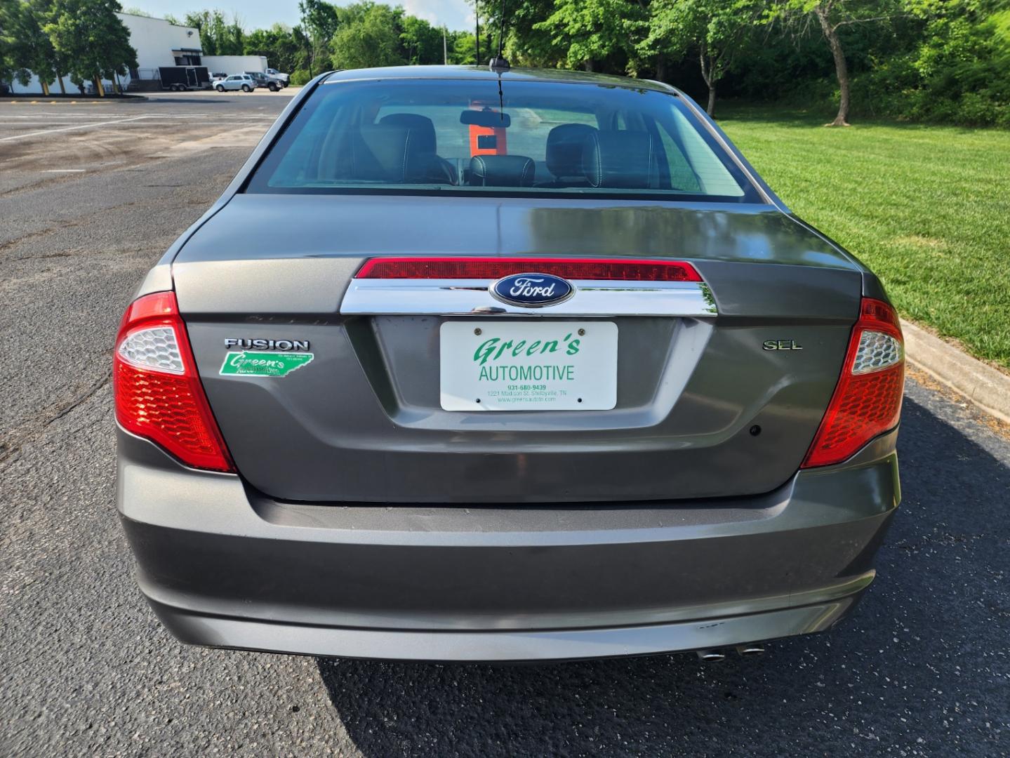 2011 Gray /Black Ford Fusion I4 SEL (3FAHP0JA5BR) with an 2.5L L4 DOHC 16V engine, Automatic transmission, located at 1221 Madison St., Shelbyville, TN, 37160, (931) 680-9439, 0.000000, 0.000000 - Photo#2