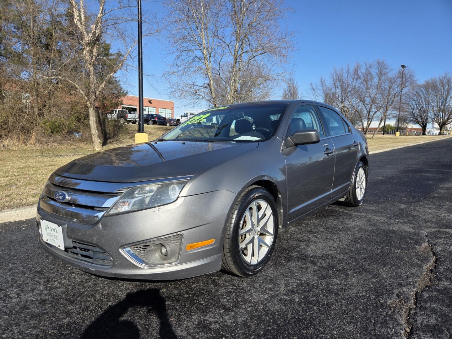 2011 Gray /Black Ford Fusion I4 SEL (3FAHP0JA5BR) with an 2.5L L4 DOHC 16V engine, Automatic transmission, located at 1221 Madison St., Shelbyville, TN, 37160, (931) 680-9439, 0.000000, 0.000000 - Photo#0