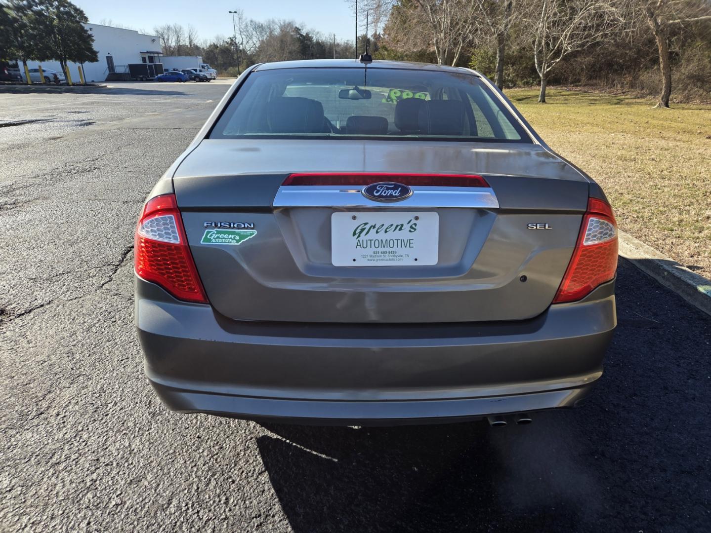 2011 Gray /Black Ford Fusion I4 SEL (3FAHP0JA5BR) with an 2.5L L4 DOHC 16V engine, Automatic transmission, located at 1221 Madison St., Shelbyville, TN, 37160, (931) 680-9439, 0.000000, 0.000000 - Photo#2