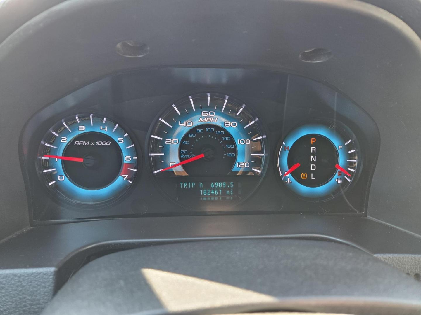 2011 Gray /Black Ford Fusion I4 SEL (3FAHP0JA5BR) with an 2.5L L4 DOHC 16V engine, Automatic transmission, located at 1221 Madison St., Shelbyville, TN, 37160, (931) 680-9439, 0.000000, 0.000000 - Photo#6