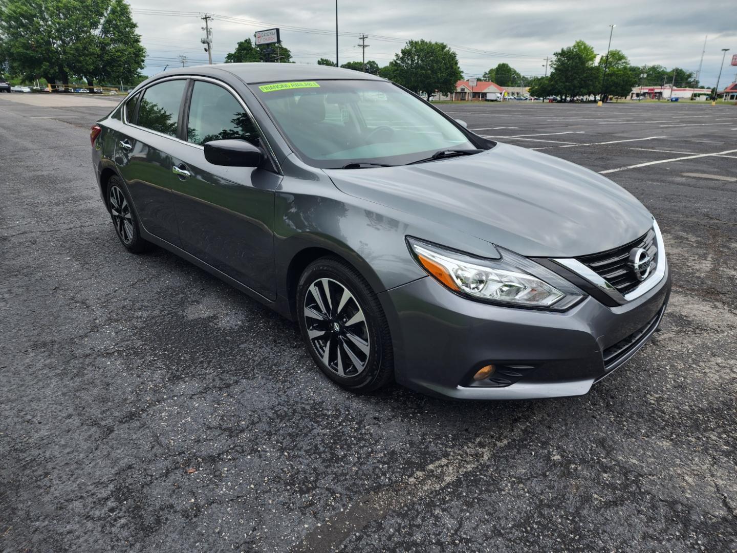 2018 Gray /Black Nissan Altima 2.5 SV (1N4AL3AP4JC) with an 2.5L L4 DOHC 16V engine, CVT transmission, located at 1221 Madison St., Shelbyville, TN, 37160, (931) 680-9439, 0.000000, 0.000000 - Photo#1
