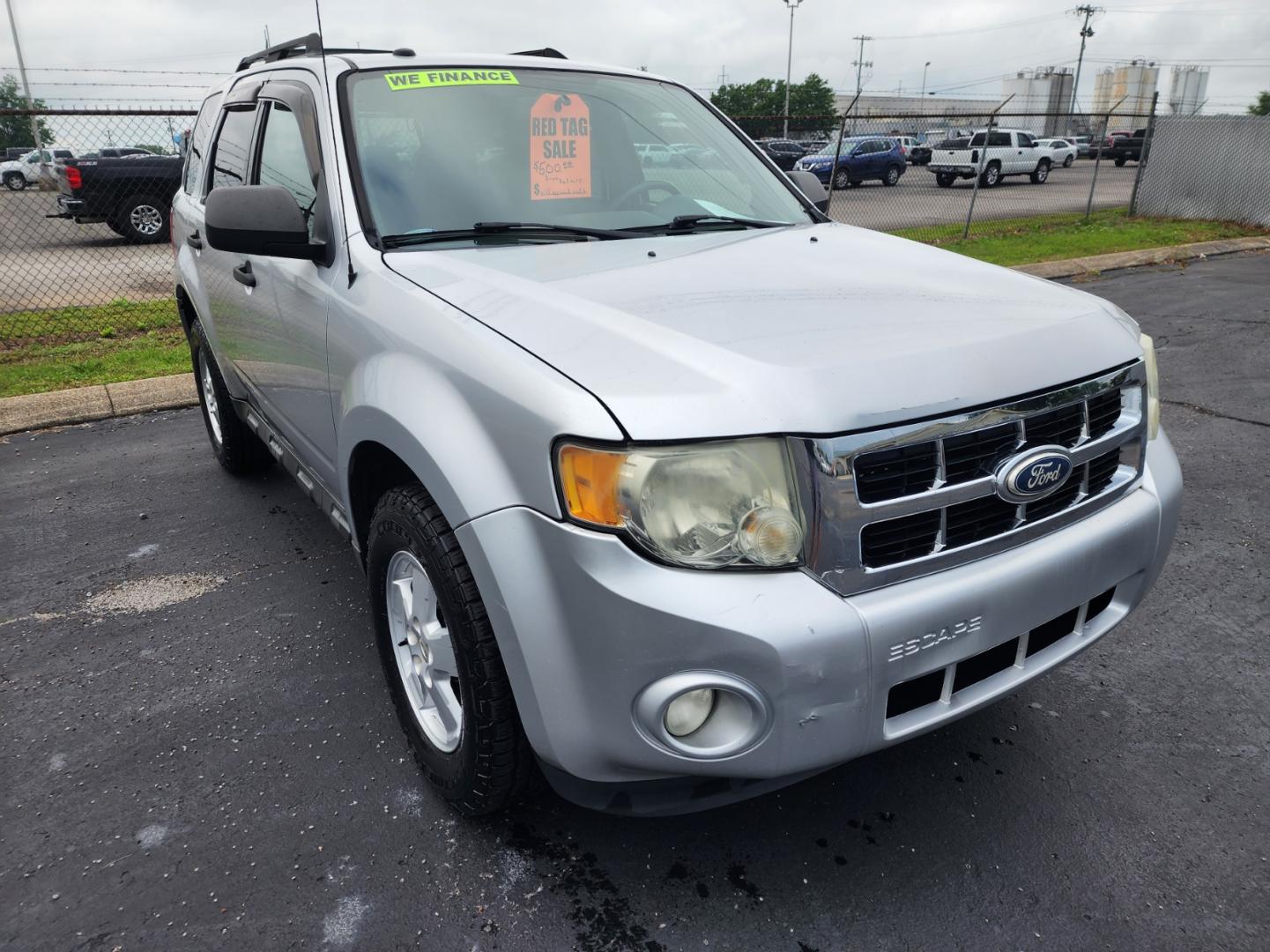 2011 Silver /Black Ford Escape XLT FWD (1FMCU0D72BK) with an 2.5L L4 DOHC 16V engine, 6-Speed Automatic transmission, located at 1221 Madison St., Shelbyville, TN, 37160, (931) 680-9439, 0.000000, 0.000000 - Photo#1