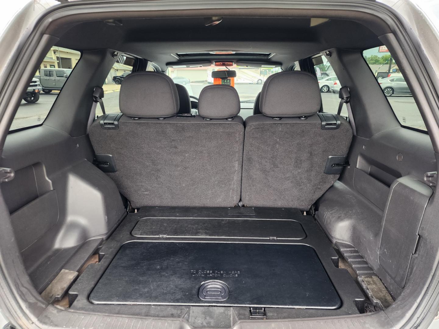 2011 Silver /Black Ford Escape XLT FWD (1FMCU0D72BK) with an 2.5L L4 DOHC 16V engine, 6-Speed Automatic transmission, located at 1221 Madison St., Shelbyville, TN, 37160, (931) 680-9439, 0.000000, 0.000000 - Photo#3