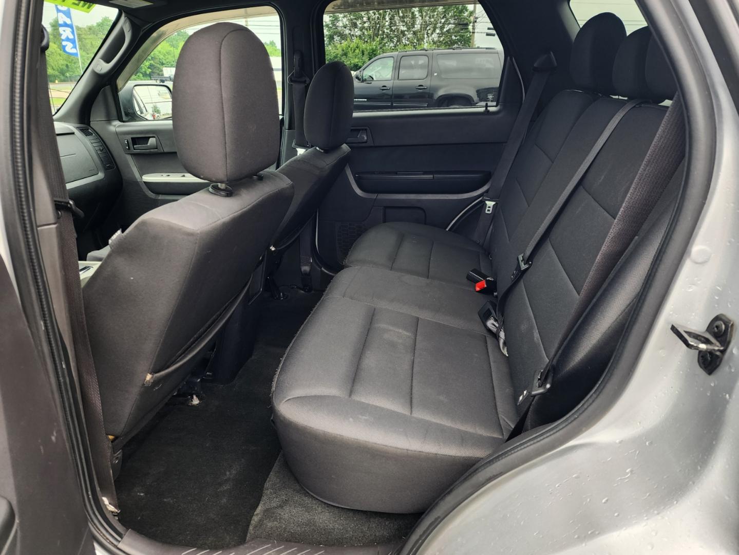 2011 Silver /Black Ford Escape XLT FWD (1FMCU0D72BK) with an 2.5L L4 DOHC 16V engine, 6-Speed Automatic transmission, located at 1221 Madison St., Shelbyville, TN, 37160, (931) 680-9439, 0.000000, 0.000000 - Photo#4