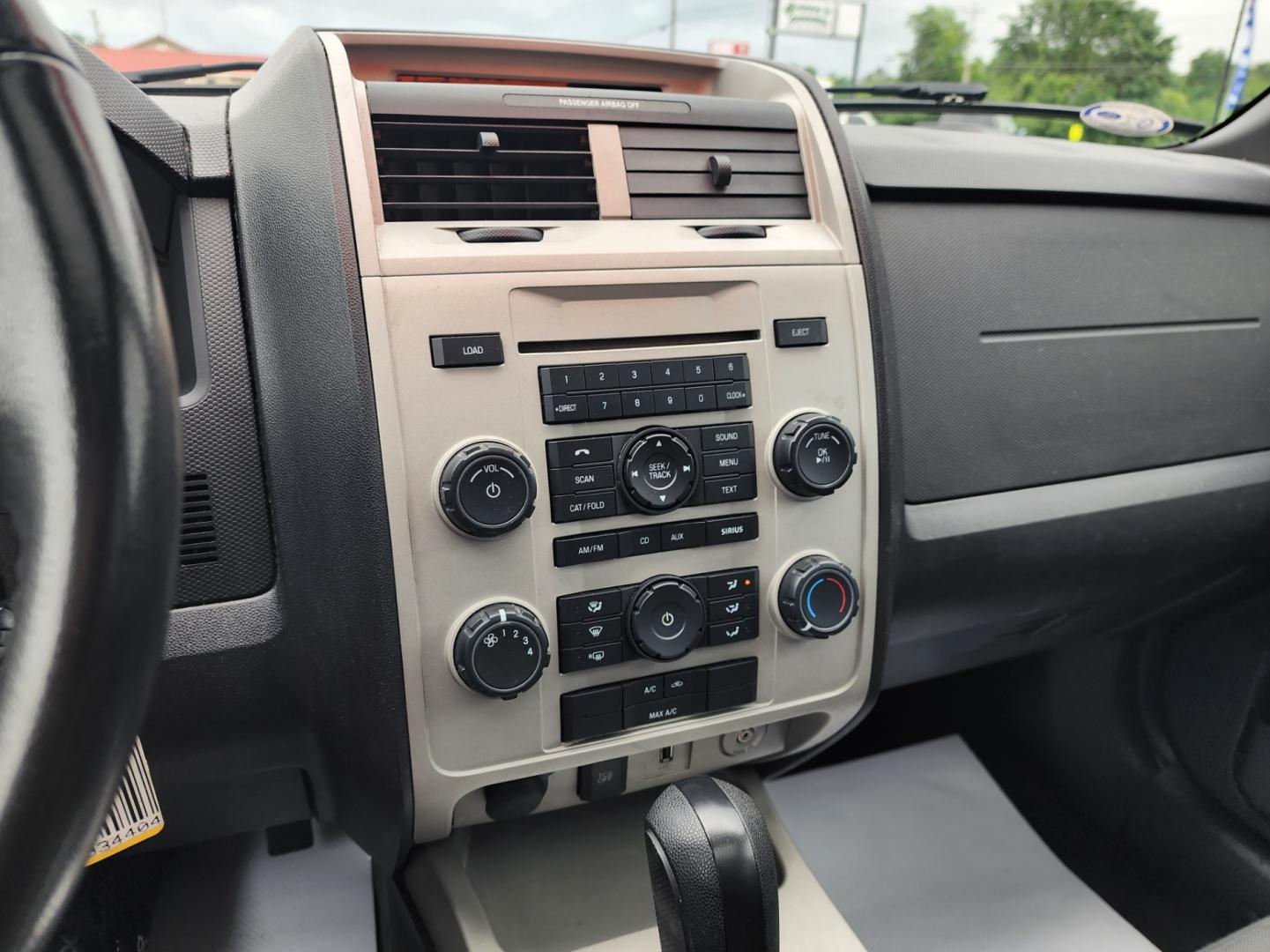 2011 Silver /Black Ford Escape XLT FWD (1FMCU0D72BK) with an 2.5L L4 DOHC 16V engine, 6-Speed Automatic transmission, located at 1221 Madison St., Shelbyville, TN, 37160, (931) 680-9439, 0.000000, 0.000000 - Photo#6