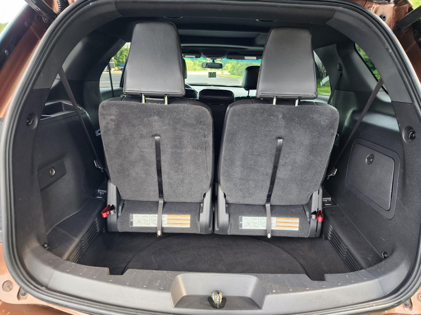 2011 Brown /Black Ford Explorer XLT 4WD (1FMHK8D83BG) with an 3.5L V6 DOHC 24V engine, 6-Speed Automatic transmission, located at 1221 Madison St., Shelbyville, TN, 37160, (931) 680-9439, 0.000000, 0.000000 - Photo#3