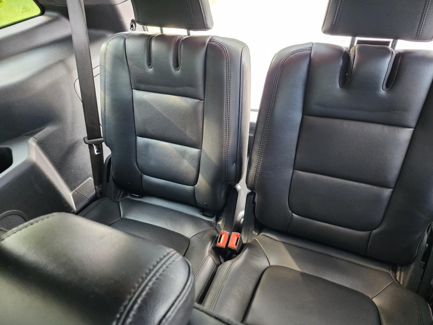 2011 Brown /Black Ford Explorer XLT 4WD (1FMHK8D83BG) with an 3.5L V6 DOHC 24V engine, 6-Speed Automatic transmission, located at 1221 Madison St., Shelbyville, TN, 37160, (931) 680-9439, 0.000000, 0.000000 - Photo#4