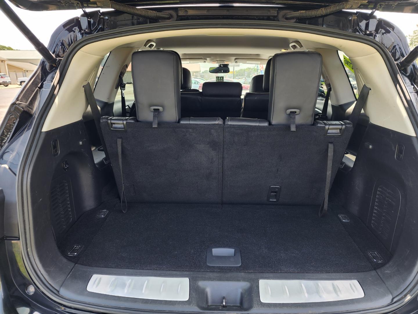 2017 Black /Black Infiniti QX60 Base AWD (5N1DL0MM4HC) with an 3.5L V6 DOHC 24V engine, CVT transmission, located at 1221 Madison St., Shelbyville, TN, 37160, (931) 680-9439, 0.000000, 0.000000 - Photo#3